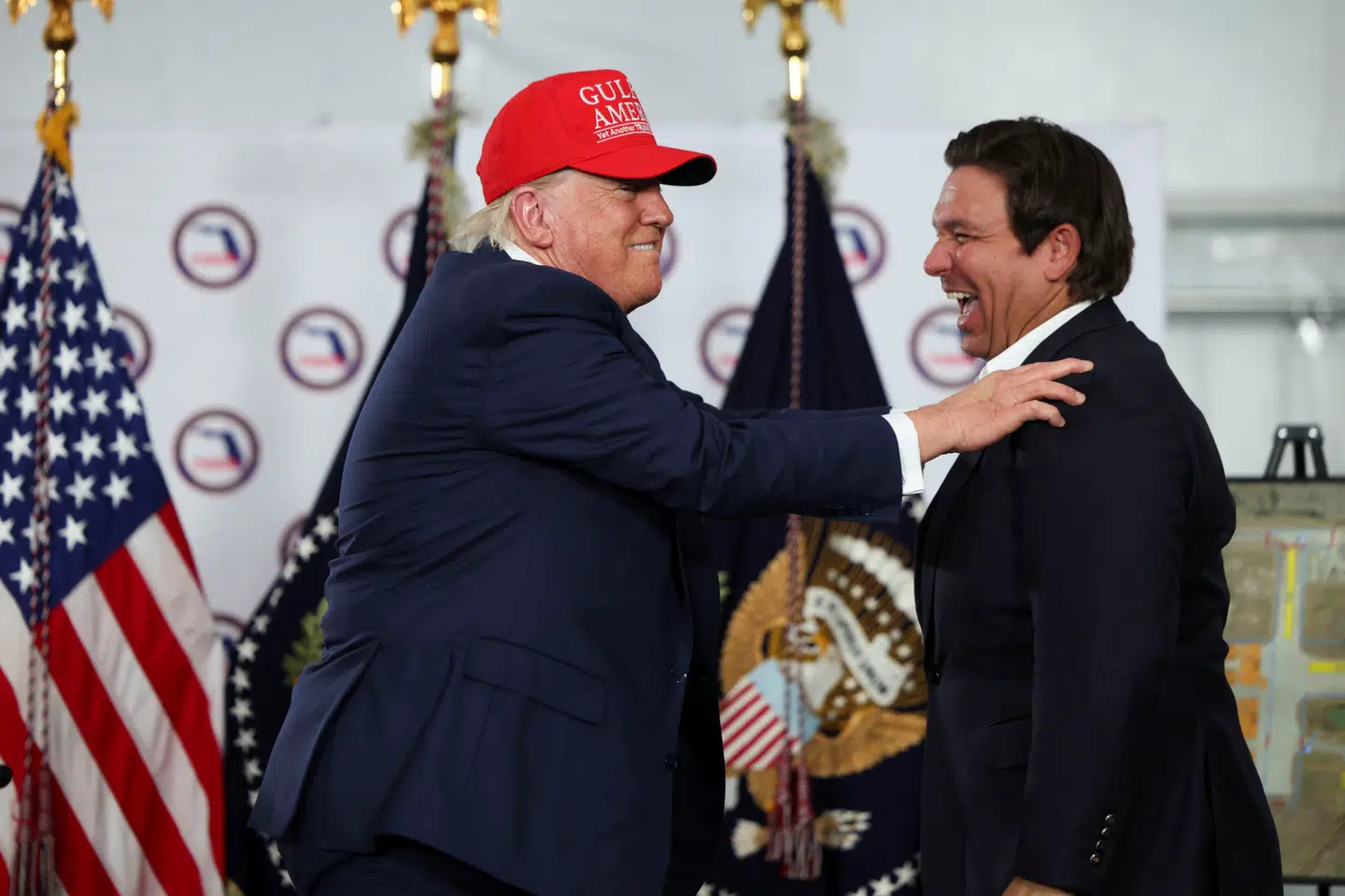 Floridas republikanske guvernør, Ron DeSantis, har ændret statens valgkredse, så Republikanerne står til at kunne vinde fire ekstra valgkredse ud af de i alt 28 valgkredse i Florida.