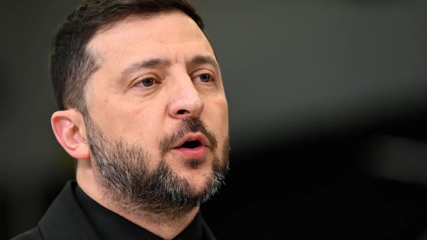 Navnet på Ukraines præsident, Volodymyr Zelenskyj, dukker op i en stor korruptionsskandale, som potentielt kan få konsekvenser for ham.