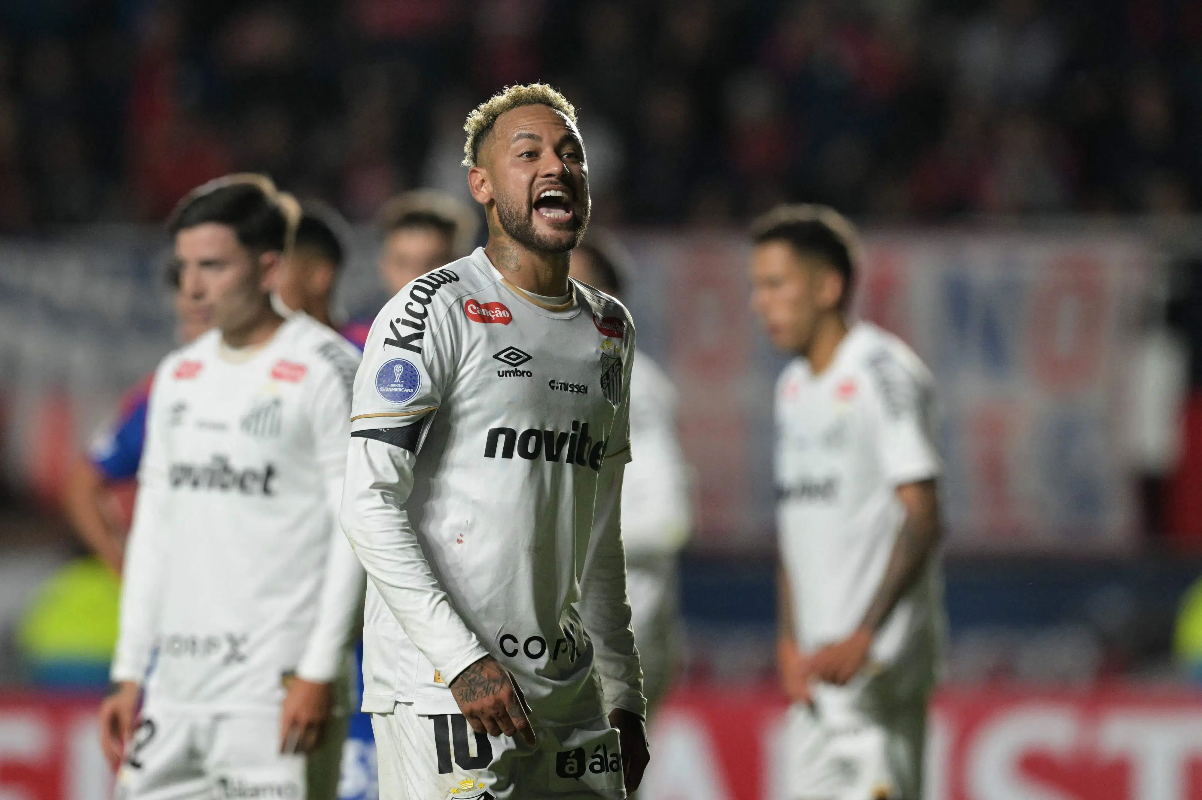 Santos undersøger Neymars sammenstød med ung holdkammerat