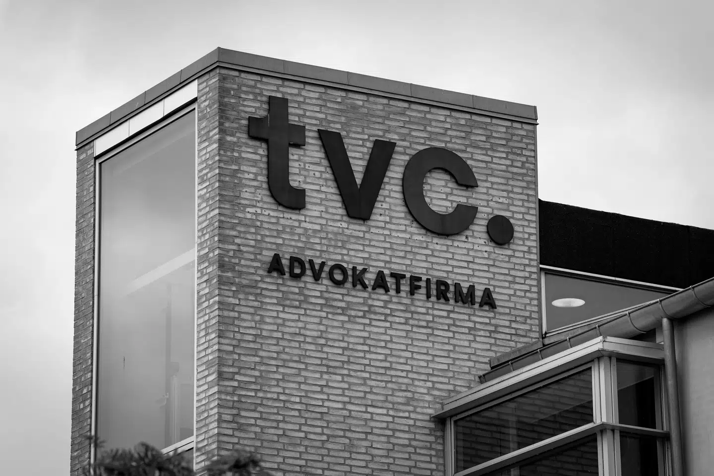 Den ledende partner i TVC Advokatfirma er stævnet af et konkursbo i en sag med forbindelse til ejendomsfallenten Kenneth Schwartz Thomsen, som TVC-partneren lagde kraftigt afstand til under tirsdagens retsmøde.