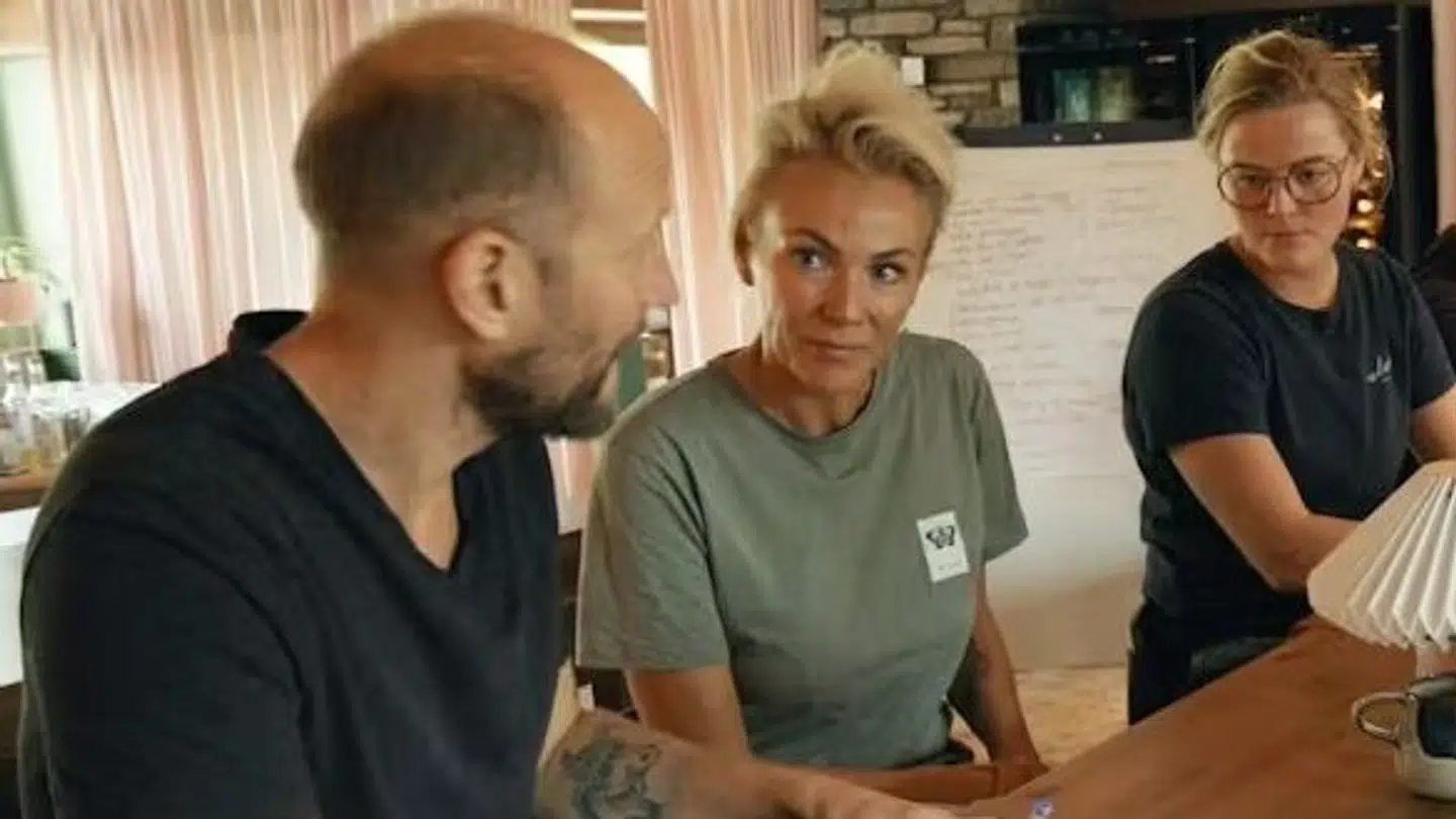 Her ses ægteparret Lene og Anders Beier ses her med hotellets nye medejer, Signe, som har købt en lille del af Hotel Edelweiss.