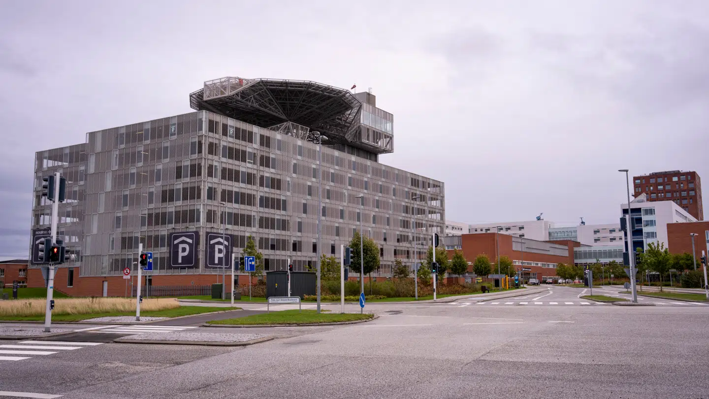Det er den psykiatriske afdeling på Aarhus Universitetshospital, der er blevet ramt af nedbruddet. Det forventes at være oppe at køre igen onsdag.