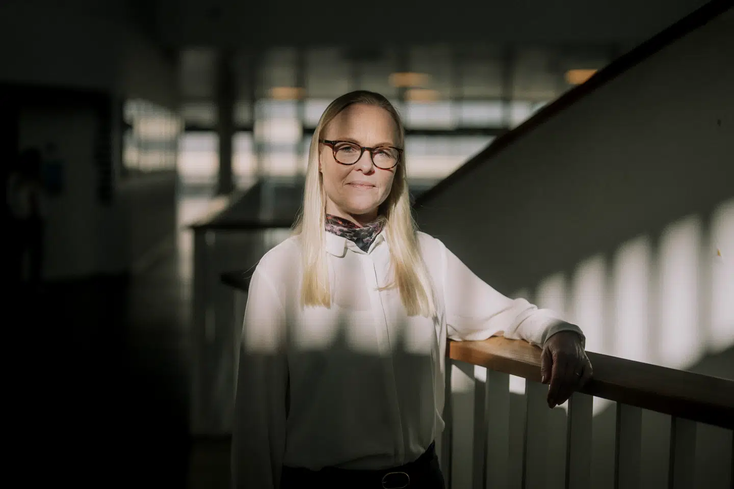 Inge Voller har været rektor for Ørestad Gymnasium i omtrent et år. Hun arbejder for tiden med myndighedernes tilsyn for at gymnasiet bliver bedre til at reagere på social kontrol. Et problem, der finder sted på gymnasiet – og en række andre gymnasier landet over.
