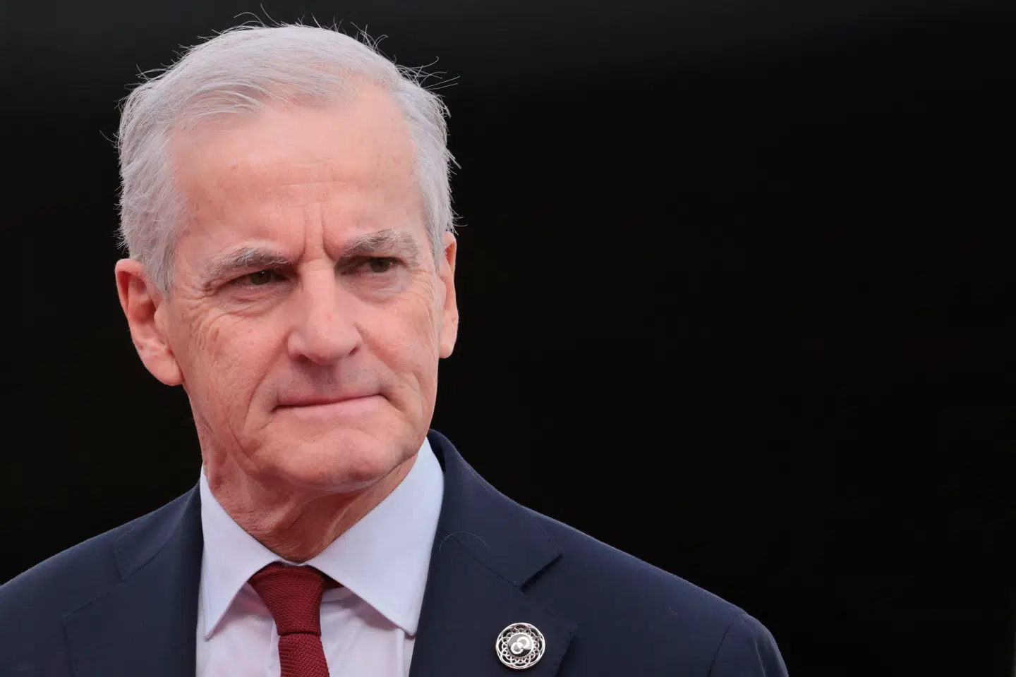 Den norske regering, anført af statsminister Jonas Gahr Støre, vil sikre beskæftigelse og erhvervslivet, og her spiller olieindustrien en afgørende rolle, lyder det ifølge TV 2 Norge.