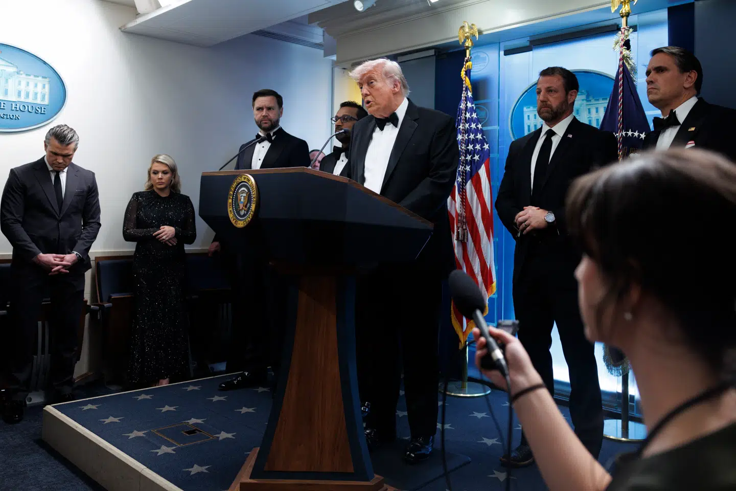 Donald Trump efter attentatforsøget mod ham på Washington Hilton forrige lørdag. Her skulle han have talt til det samlede pressekorps.