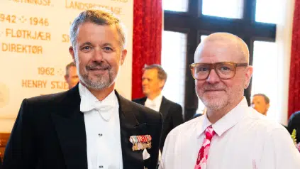 Anders Matthesen får særlig titel: Hyldet med kong Frederik ved sin side