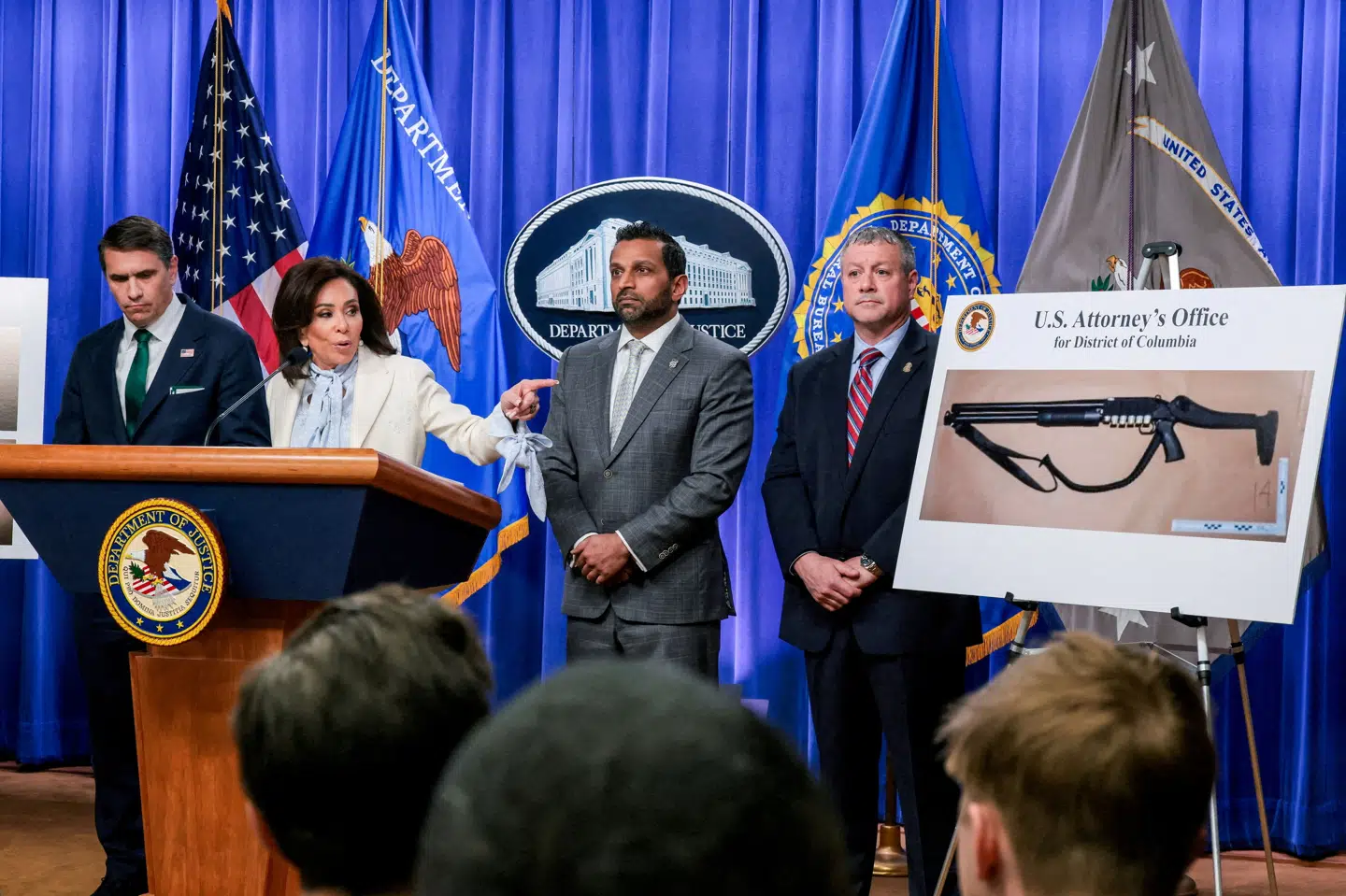 Den føderale anklager Jeanine Pirro holdt den 27. april et pressemøde om blandt andet det våben, der blev brugt under en skudepisode ved den årlige korrespondentmiddag i Washington D.C. (Arkivfoto).