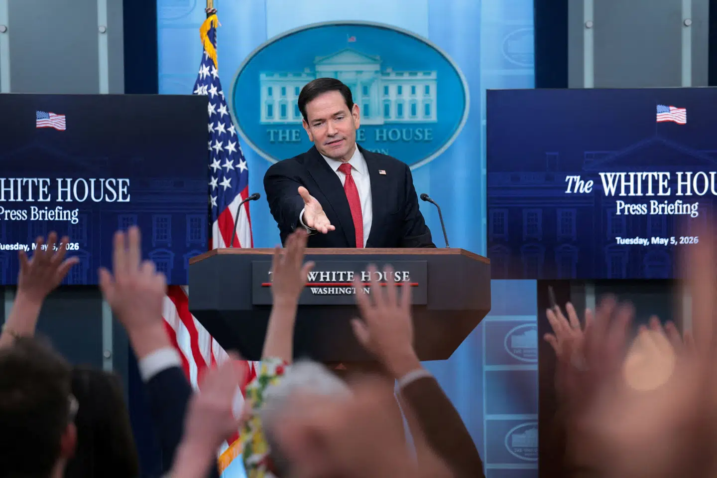 USA's udenrigsminister, Marco Rubio, opfordrer under et pressemøde i Det Hvide Hus FN's Sikkerhedsråd til at stemme for et amerikansk forslag, der skal lægge pres på Iran. Rusland og Kina har tidligere nedlagt veto.