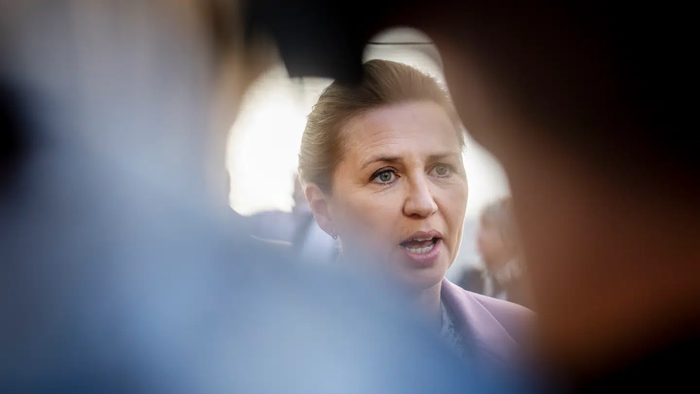 Det er Mette Frederiksen (S), der leder forhandlingerne.