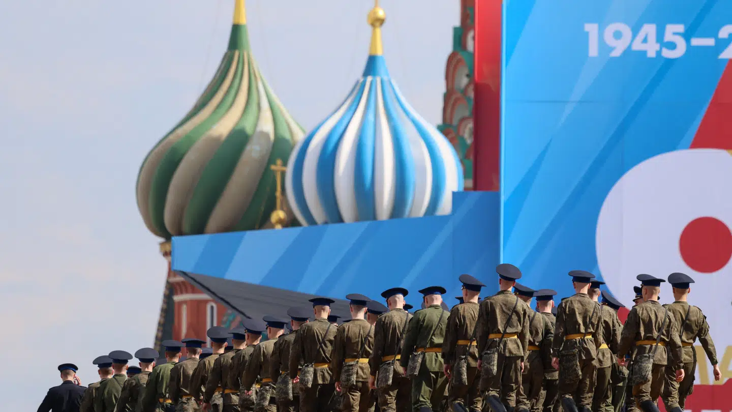 Russiske soldater på Den Røde Plads i gang med at øve sig frem mod paraden 9. maj.