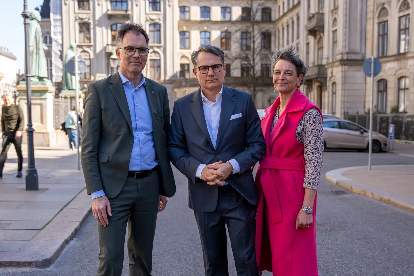 Rektor på CBS Peter Møllgaard, Brian Mikkelsen, direktør i Dansk Erhverv, og Sara Vergo, der er formand i Djøf, skriver i denne kronik, at vi skal uddanne flere med business-kompetencer – ellers kommer danske virksomheder til at lide. Privatfoto