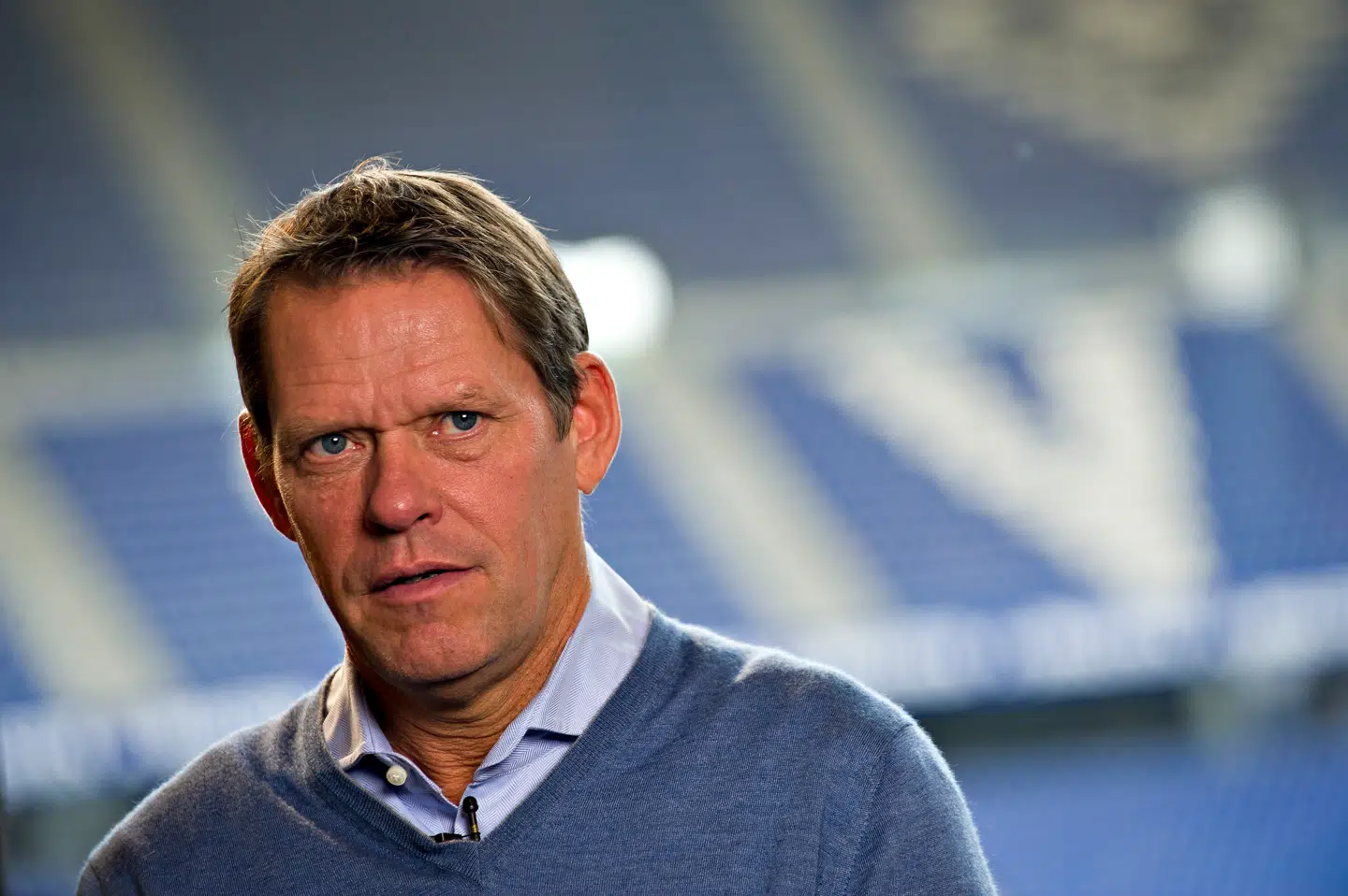 Frank Arnesens erindringsbog, der netop er udkommet, tager læseren med ud på en fodboldrejse.