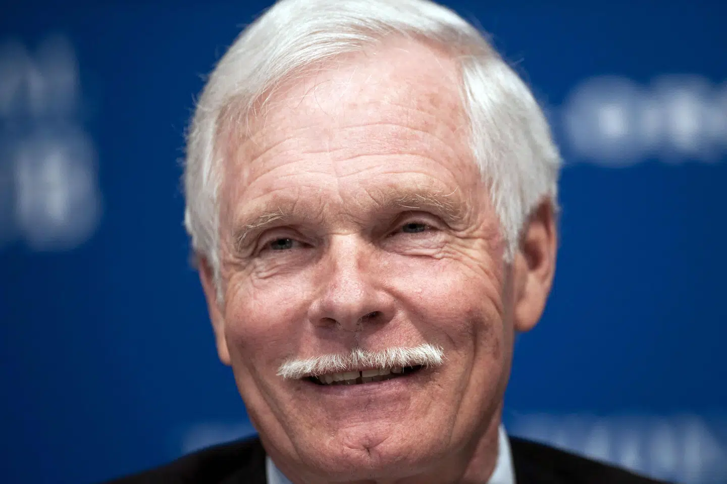 Ted Turner er død i en alder af 87 år. Her ses han i 2011 til en debat om amerikansk energipolitik. (Arkivfoto).
