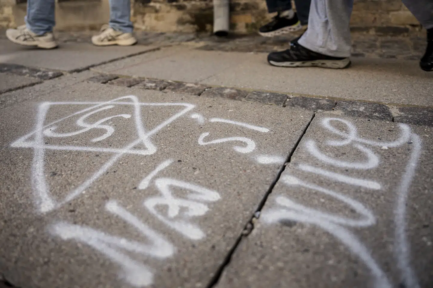 I juni 2024 var der nazirelateret graffiti på Tøjhusgade ved Christiansborg i København. I rapporten er der registreret 24 hændelser mod jødiske børn og unge. (Arkivfoto).