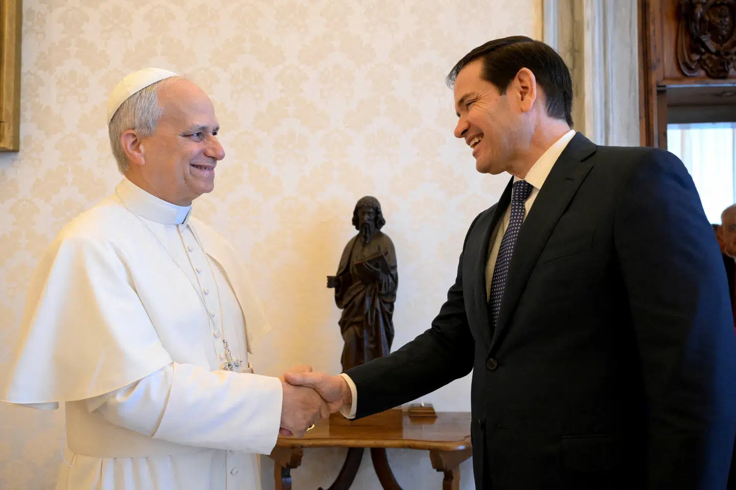 Torsdag skal den amerikanske udenrigsminister, Marco Rubio, mødes med pave Leo igen. Rubio bliver beskrevet som meget troende katolik.