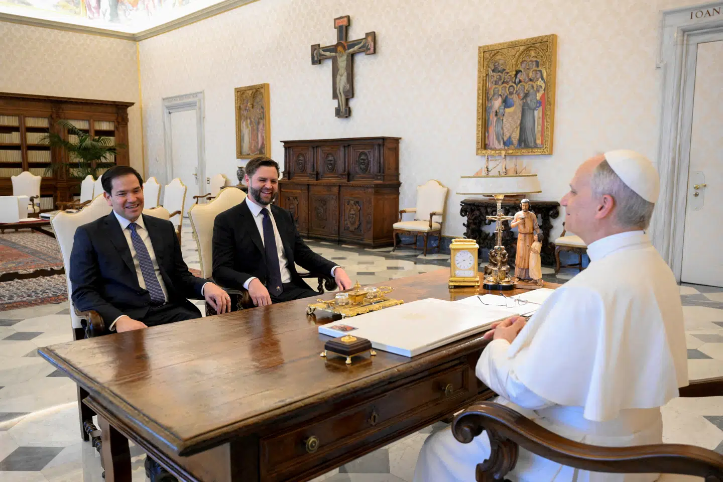 (Arkivfoto) Ifølge det amerikanske udenrigsministerium er Marco Rubio (t.v.) på besøg for at fremme bilaterale forbindelser med Italien og Vatikanet.