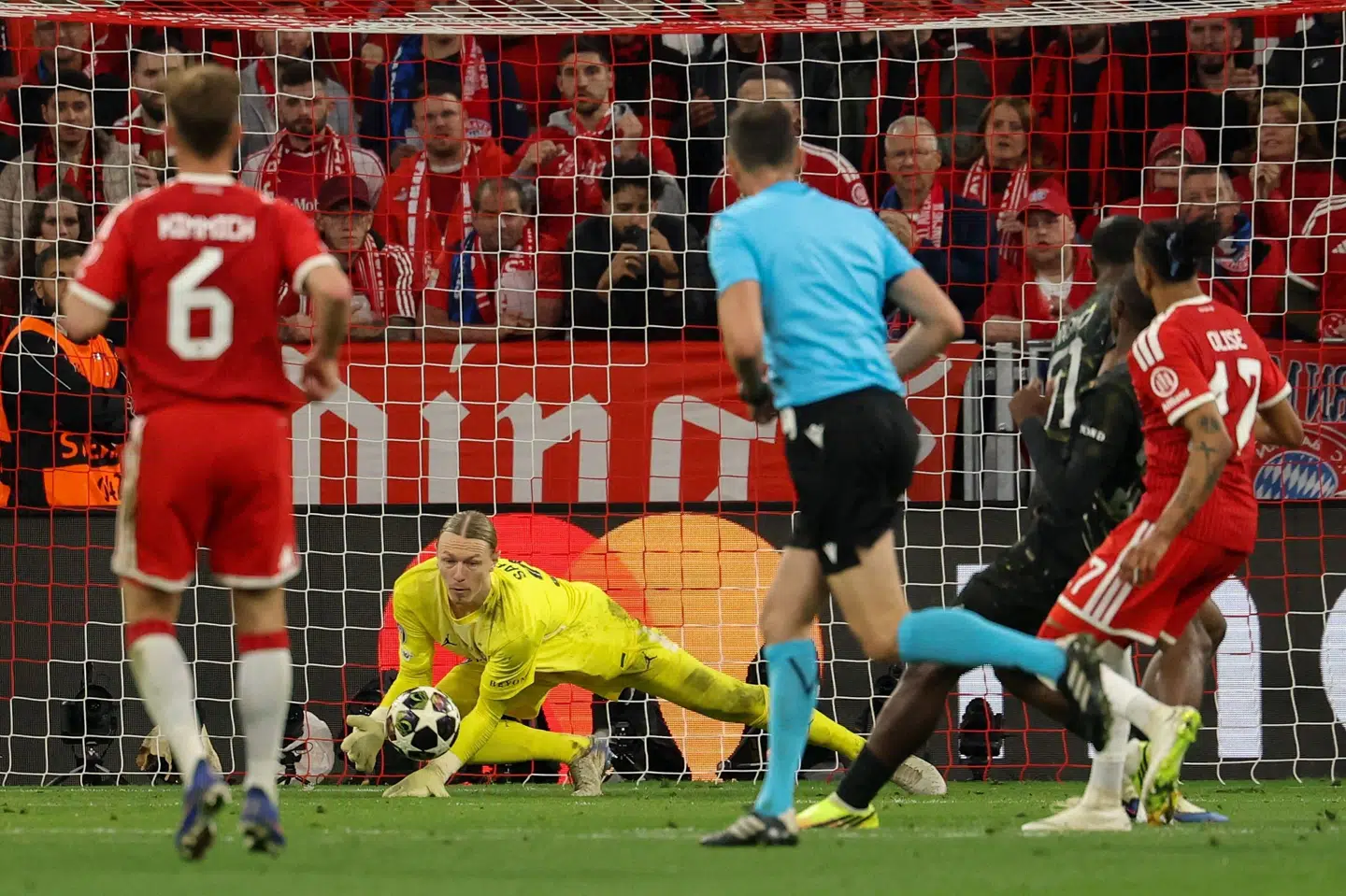 Bayern München fandt for sent en vej forbi Matvey Safonov i PSG-målet, og så snuppede PSG billetten til CL-finalen.