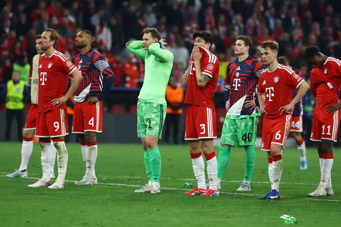 Skuffelsen var stor hos målmand Manuel Neuer og resten af Bayern München-holdet, da de onsdag aften blev slået ud af Champions League.