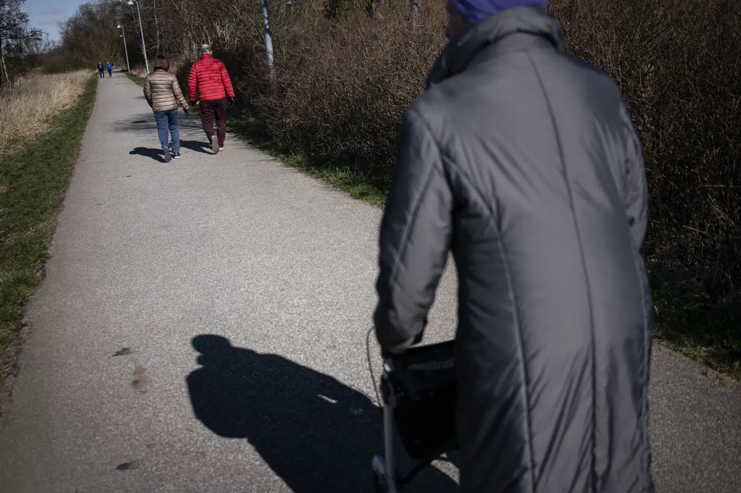 På tværs af alle aldersgrupper vandrer og går befolkningen på livet løs. Borgerne anvender naturen som deres foretrukne motionsaktivitet, og det har fået A.P. Møller Fonden til at bevillige 100 millioner til byggeri af outdoorcentre. (Arkivfoto).