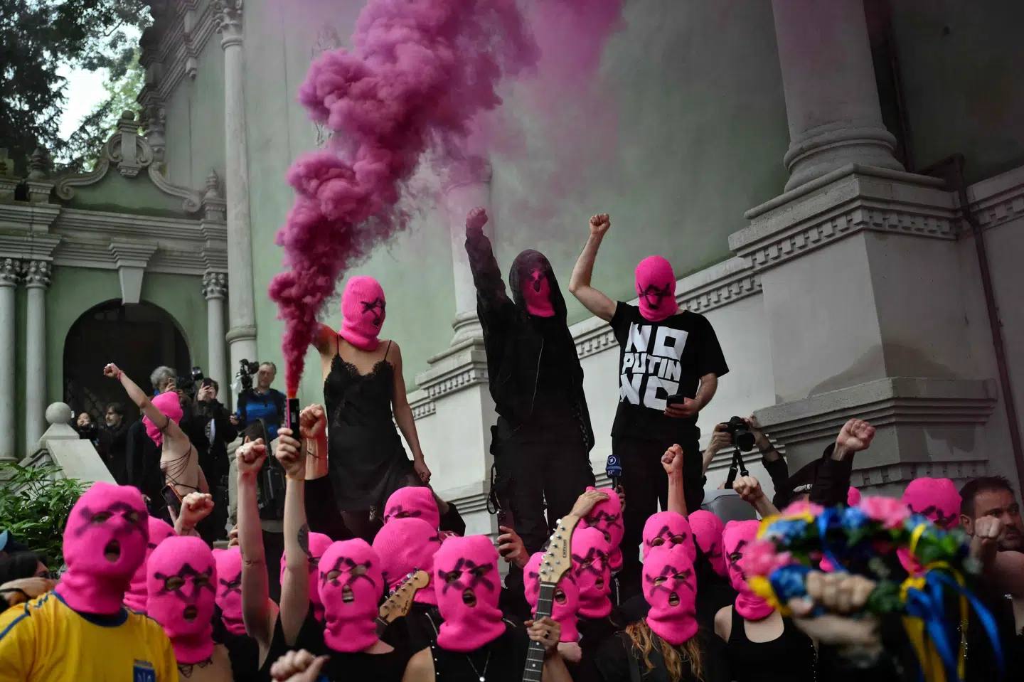 Femen og Pussy Riot-aktivister under en protest mod Ruslands deltagelse i Venedig Biennalen.