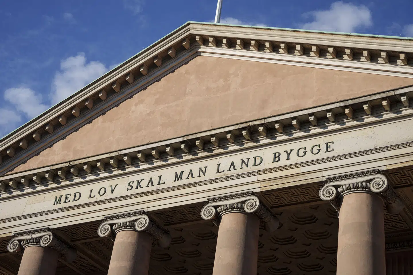 Københavns Byret skal på ny tage stilling til en sag mod to rockere, der har tilstået, at de bestilte en ung svensker til at udføre et drab på Nørrebro i København. Østre Landsret har torsdag besluttet at hjemvise sagen til byretten. (Arkivfoto)