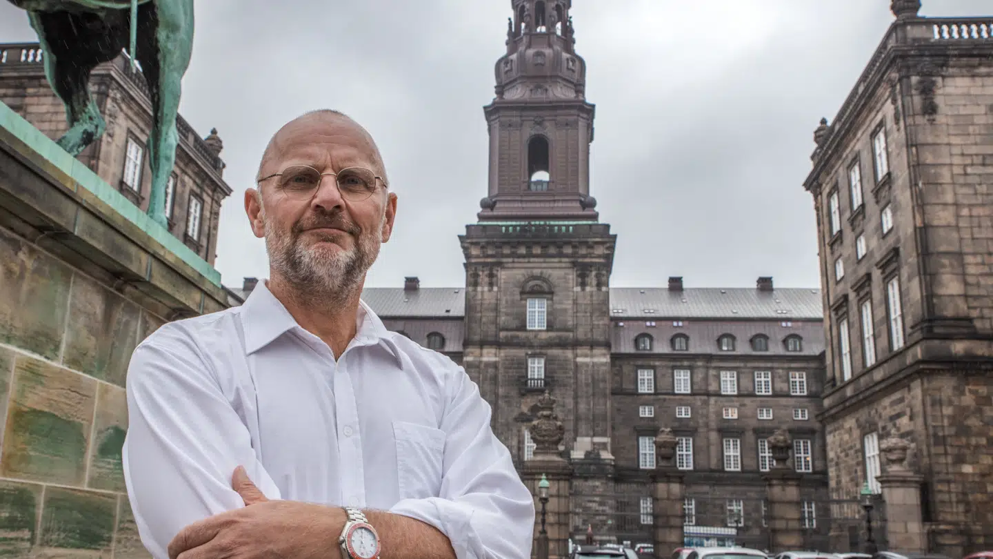 Henrik Qvortrup kan efterhånden kun se Lars Løkke kigge mod venstrefløjen.