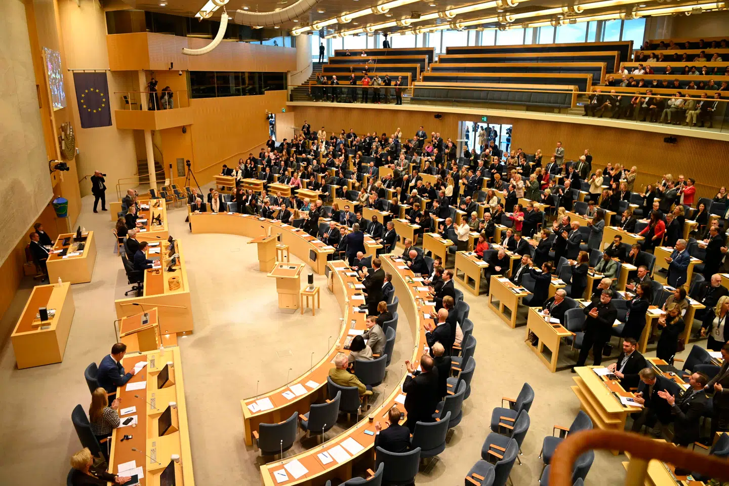 I Riksdagen i Sverige har de samme clearingssystem, som der er i det danske folketing.