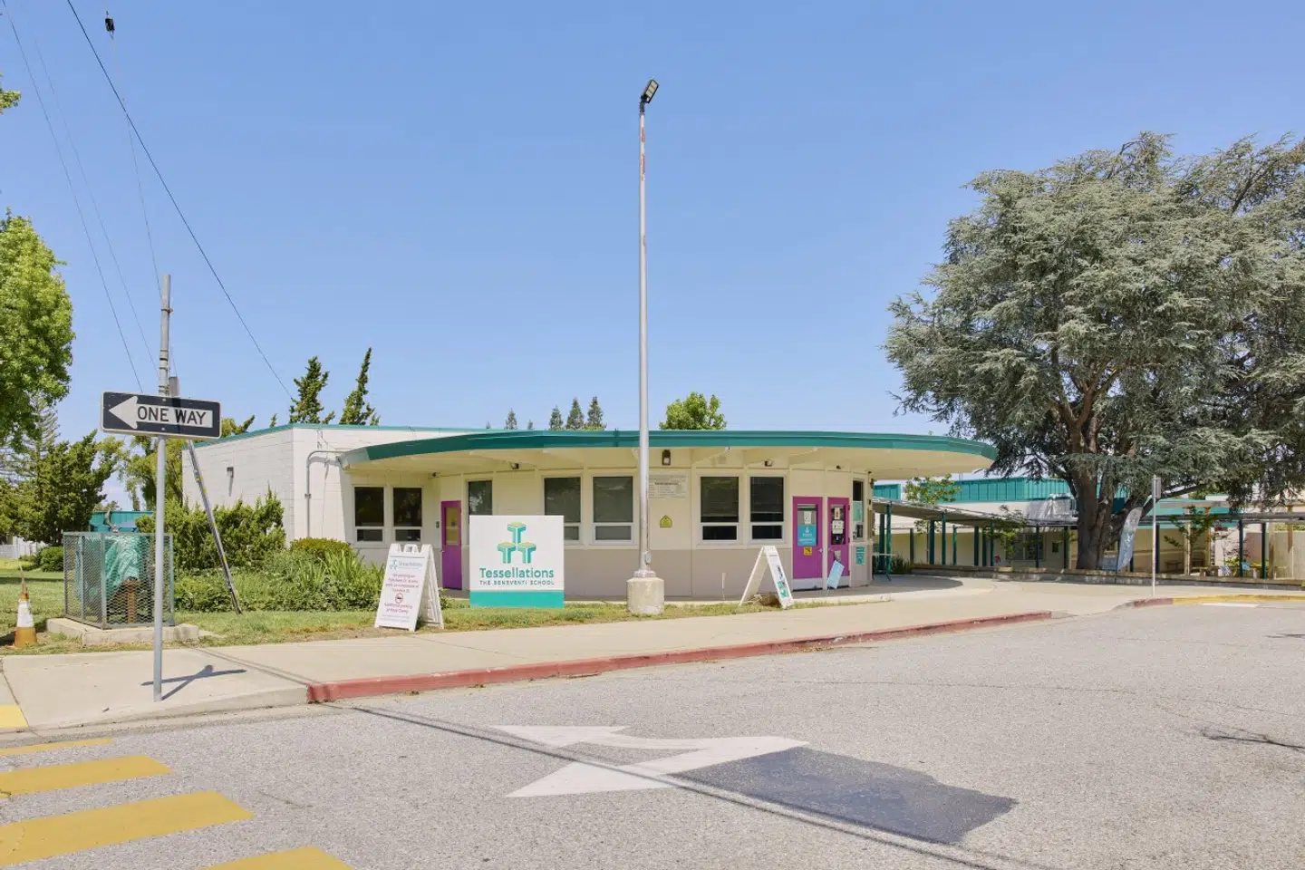 Tessellations er en eksklusiv privatskole i Cupertino, Californien. Den bliver brugt af forældre, der er i techbranchen.