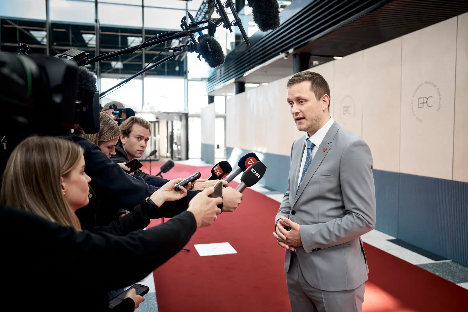 Mystisk mand tilbyder millioner for grønlandsk underskrift på amerikansk tilhørsforhold — image 4