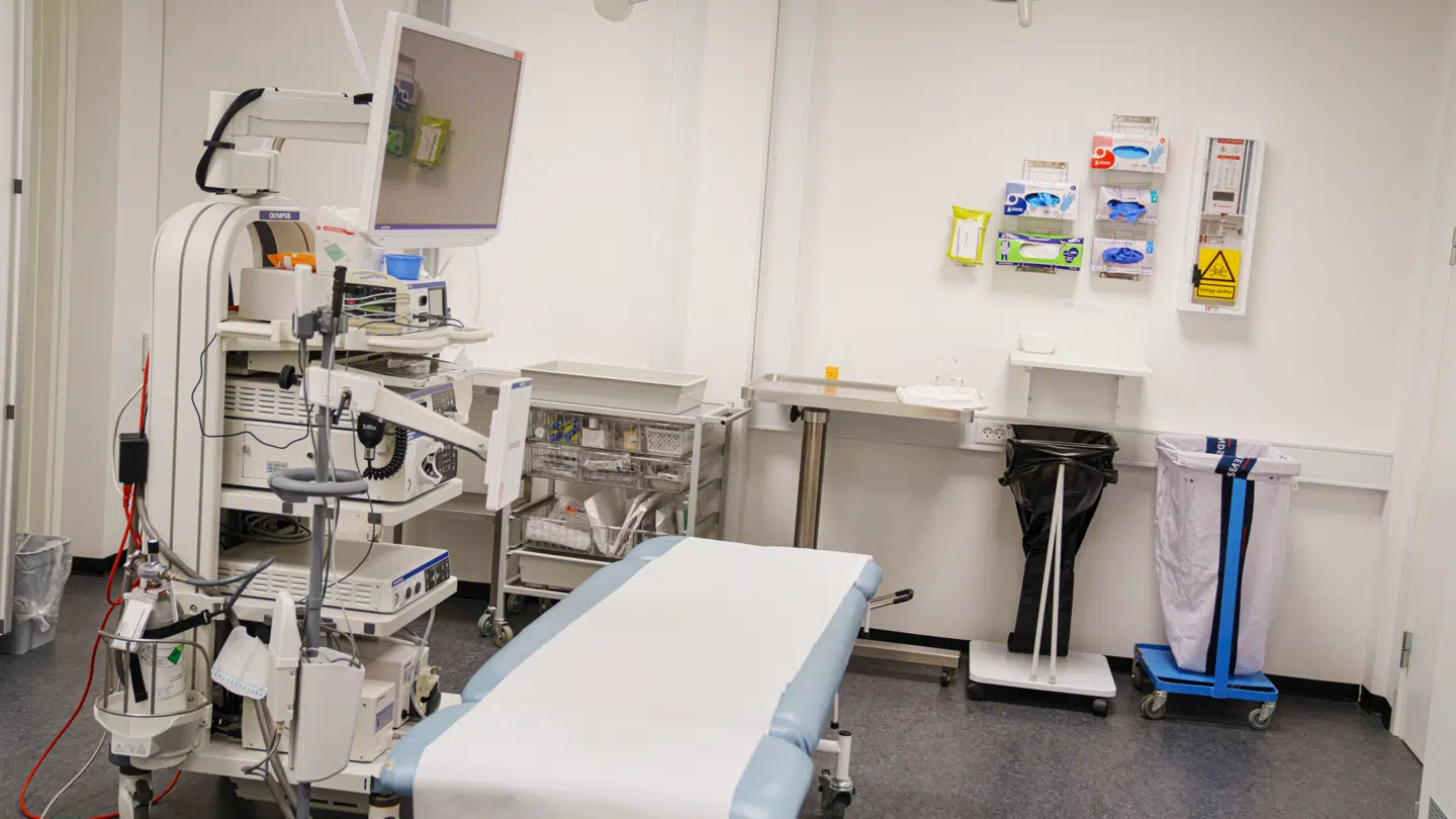 Kirugen har siden 2014 været tilknyttet hospitalet i Norge.