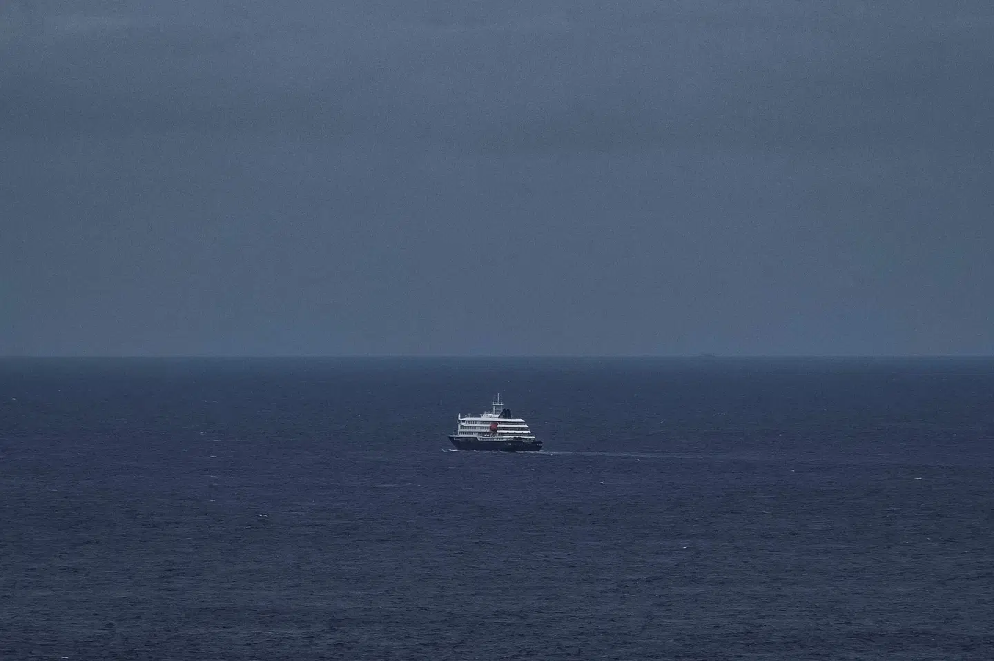 Krydstogtskibet MV "Hondius" er på vej mod De Kanariske Øer, hvorfra passagerer vil blive evakueret efter udbrud af hantavirus på skibet. Et hollandsk ægtepar og en tysk kvinde er døde. (Arkivfoto).