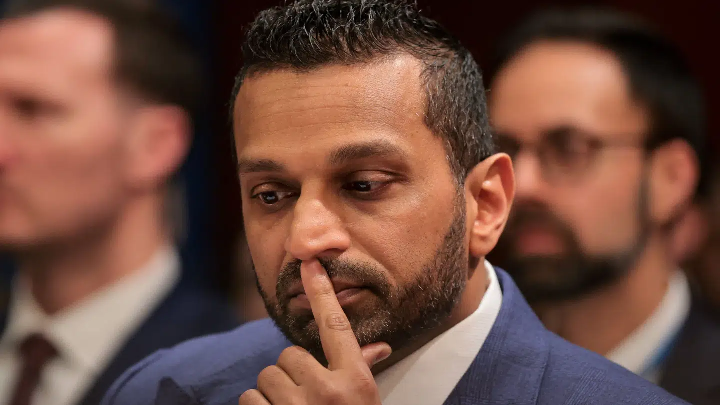 Kash Patel skulle være en særdeles presset mand i øjeblikket.