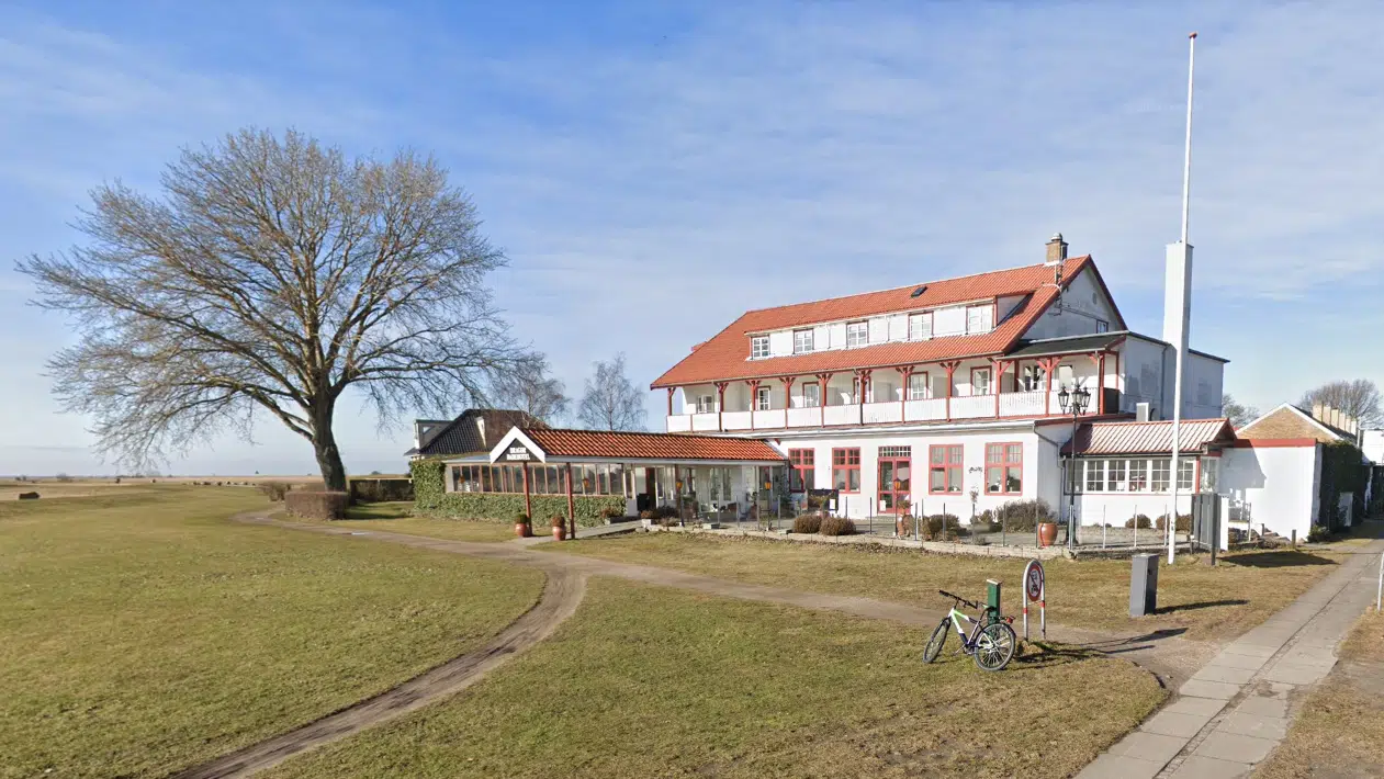 Ikonisk badehotel reddet på målstregen