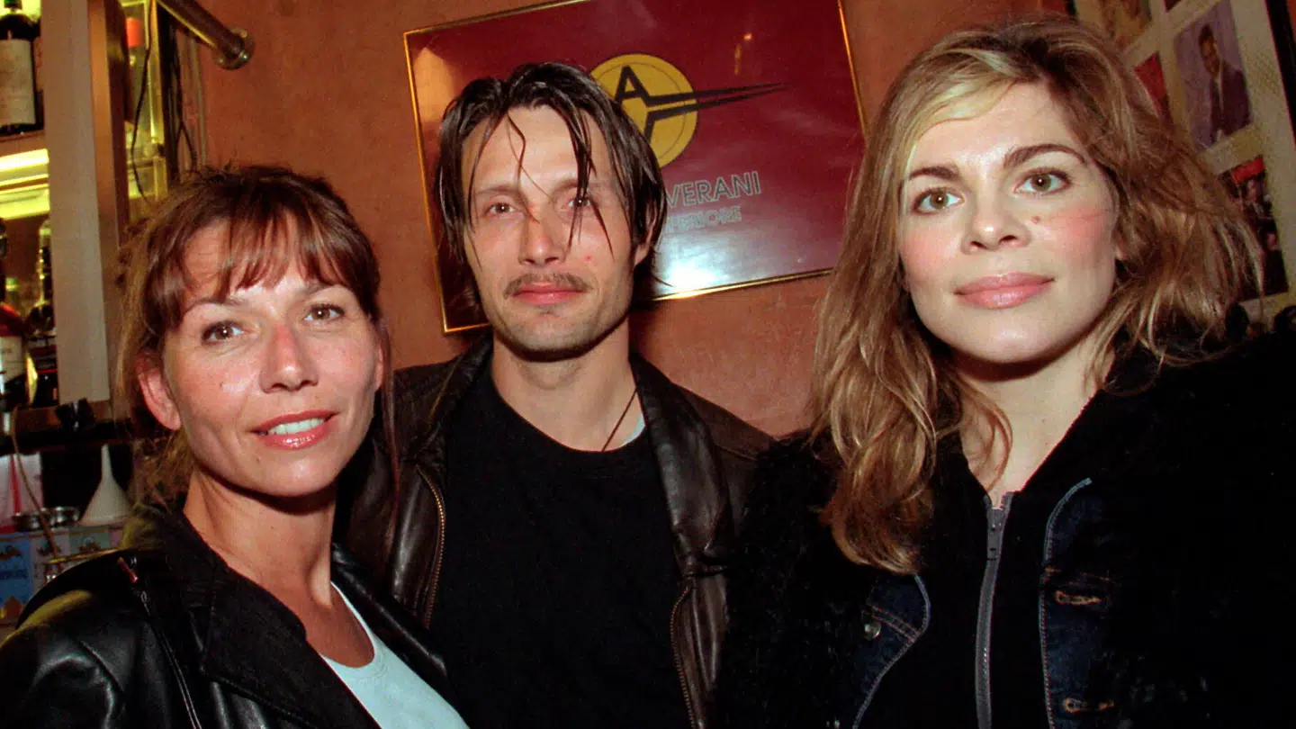 Hanne Jacobsen, Mads Mikkelsen og Ellen Hillingsø fotograferet den 20. januar 2000 til en teaterpremiere.