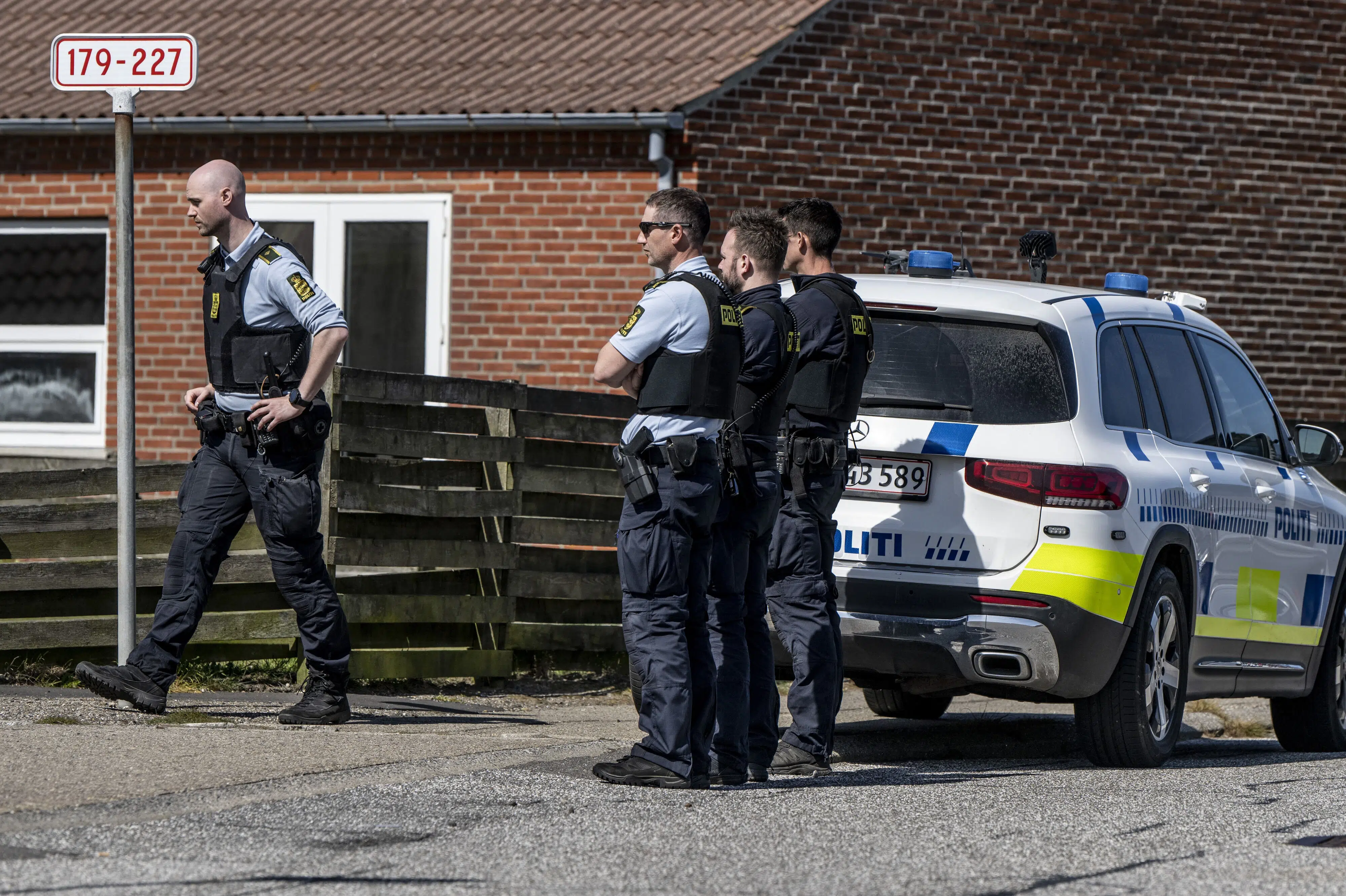 Knivmand blev skudt af politiet - fængsles for at angribe to betjente