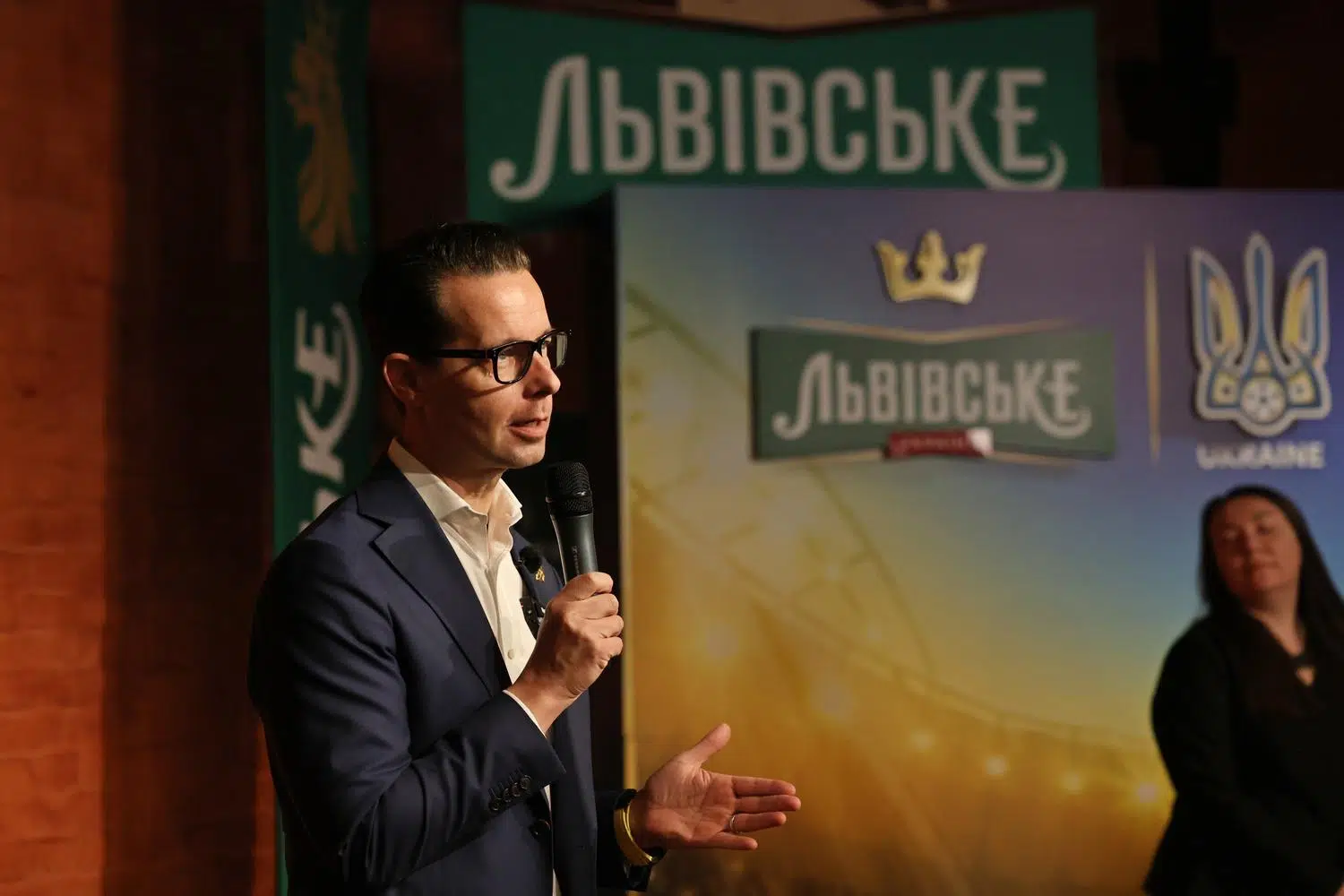 På en fabrik i Ukraine slår Carlsberg-boss fast: »Jeg kommer aldrig til at rejse til Rusland igen«