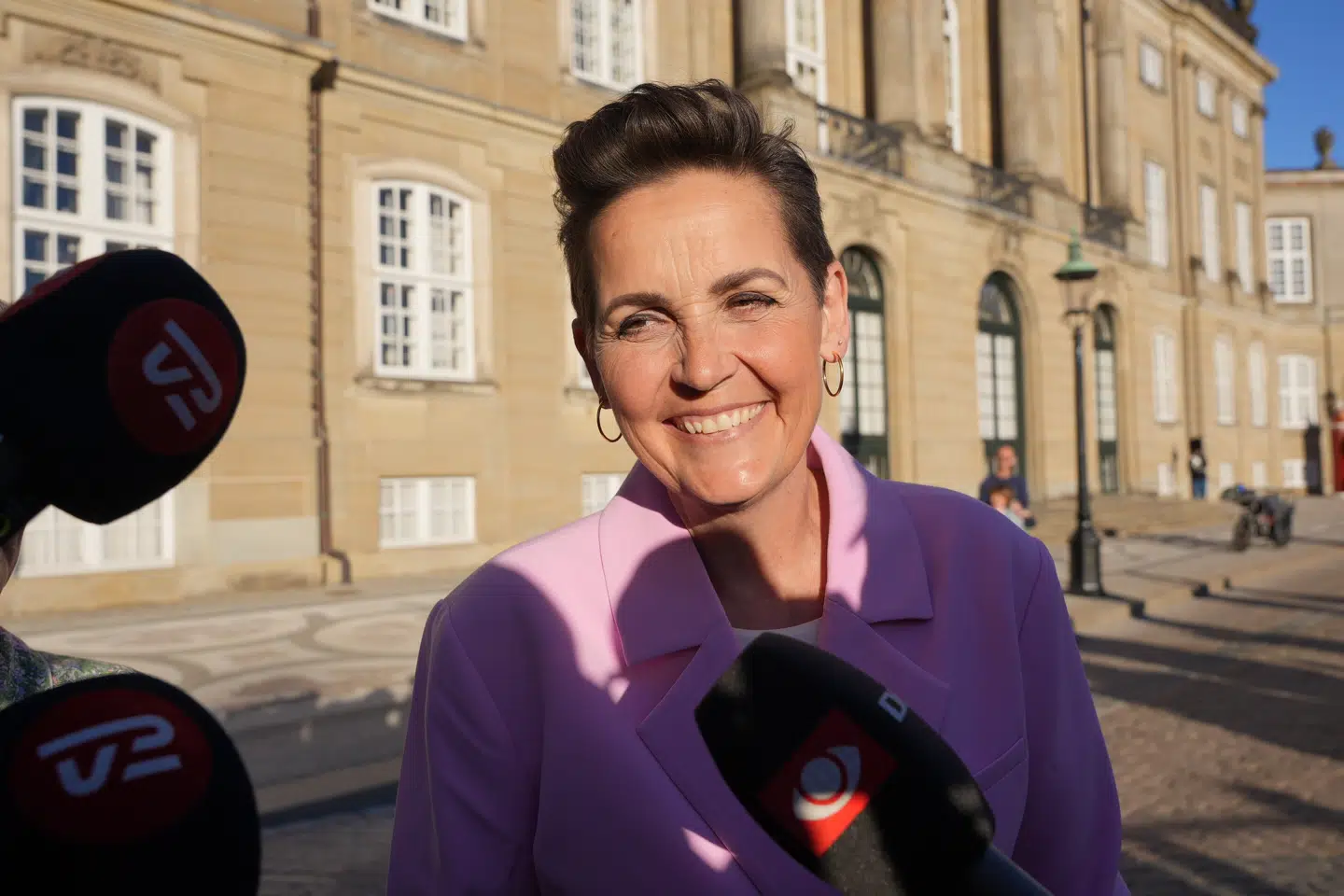 Formand Pia Olsen Dyhr (SF) efter af have været hos kong Frederik på Amalienborg.