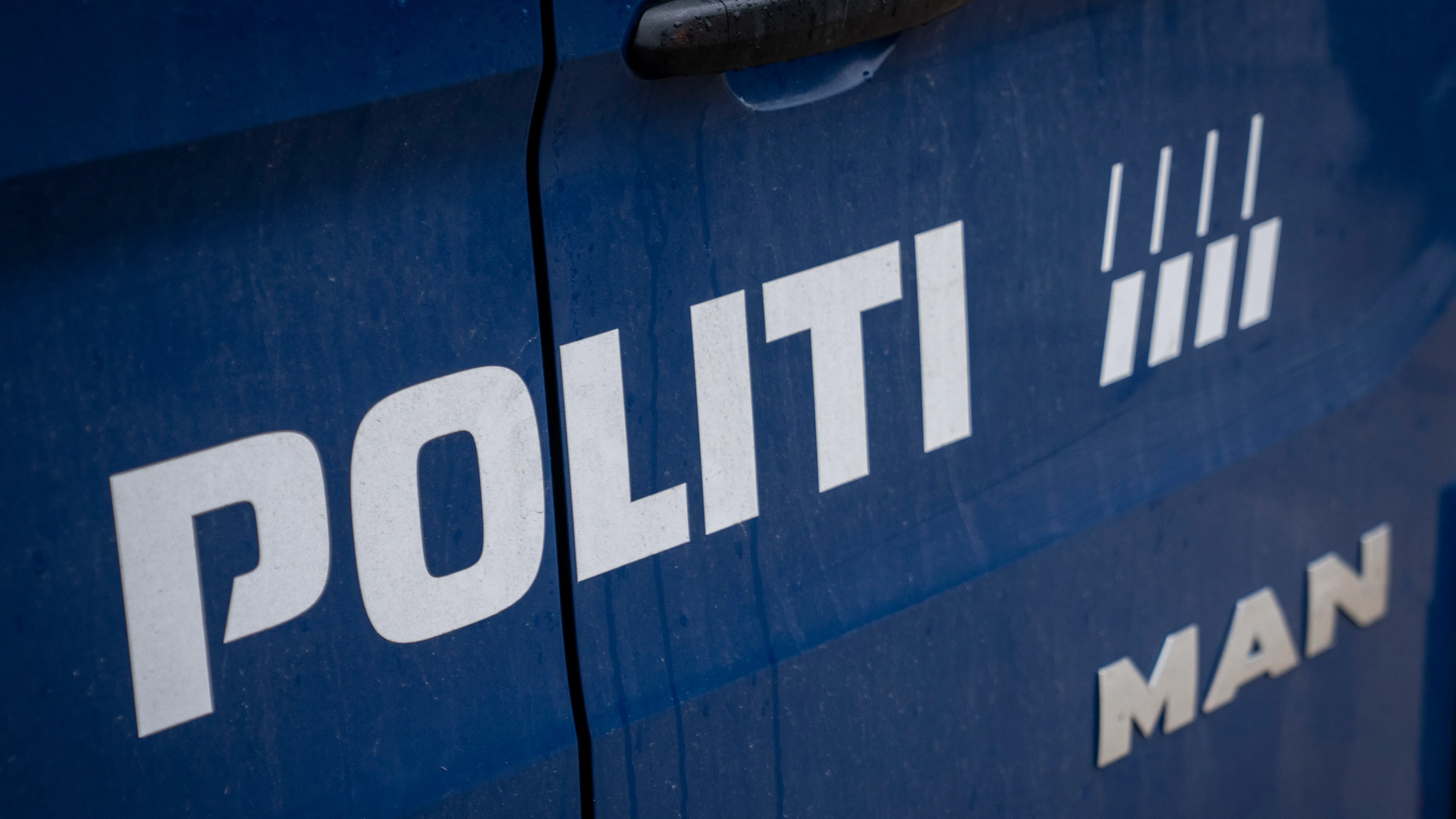 Voldsom nattebrand udløser stor udrykning