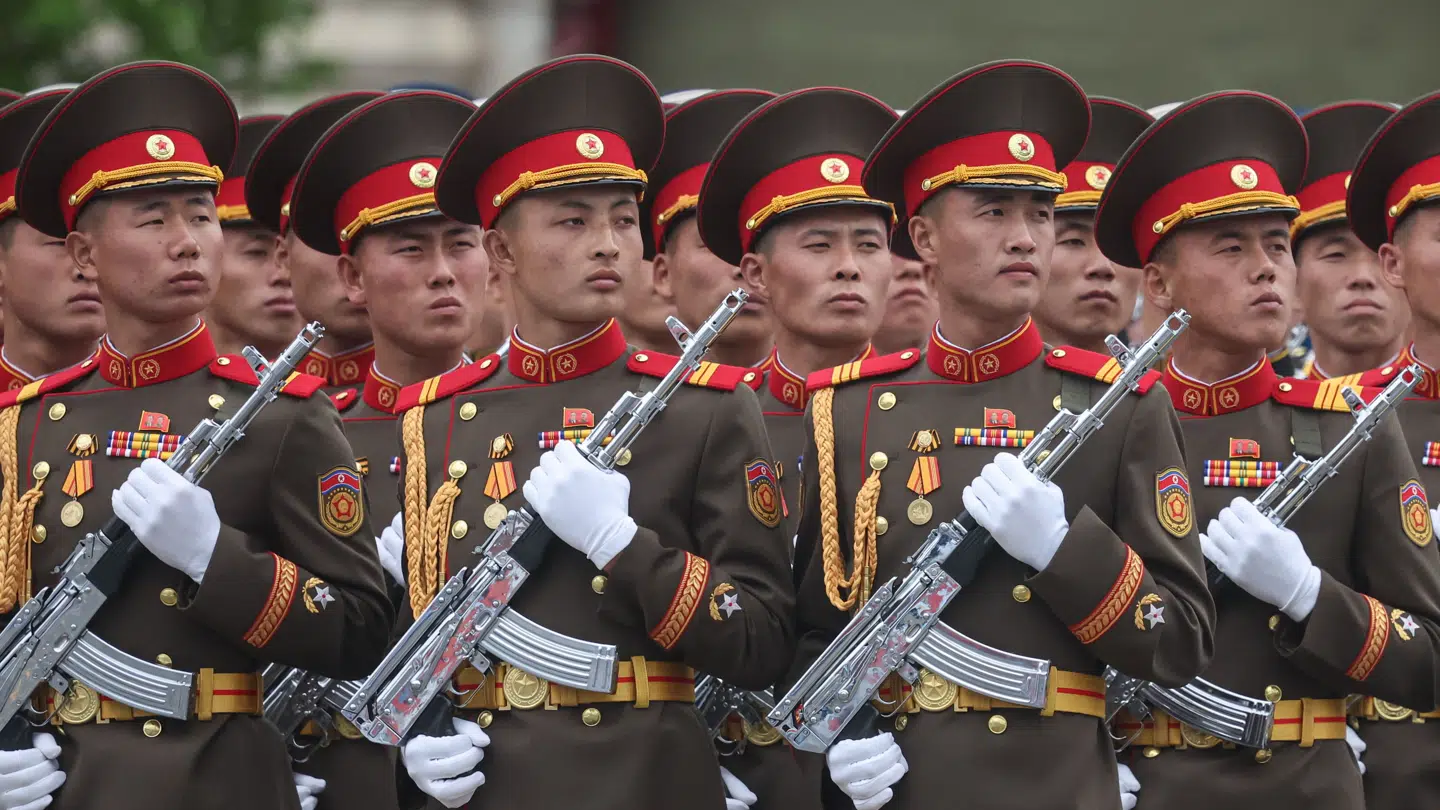 Der var også nordkoreanske soldater til stede ved paraden. De har hjulpet Rusland ved fronten i Ukraine.