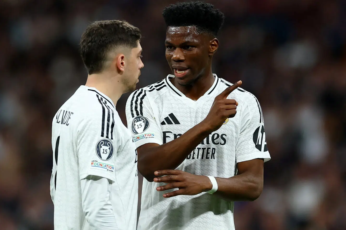 Aurélien Tchouaméni (til højre) er med i kamptruppen til søndagens El Clásico. Det er Federico Valverde omvendt ikke på grund af en hovedskade. (Arkivfoto).