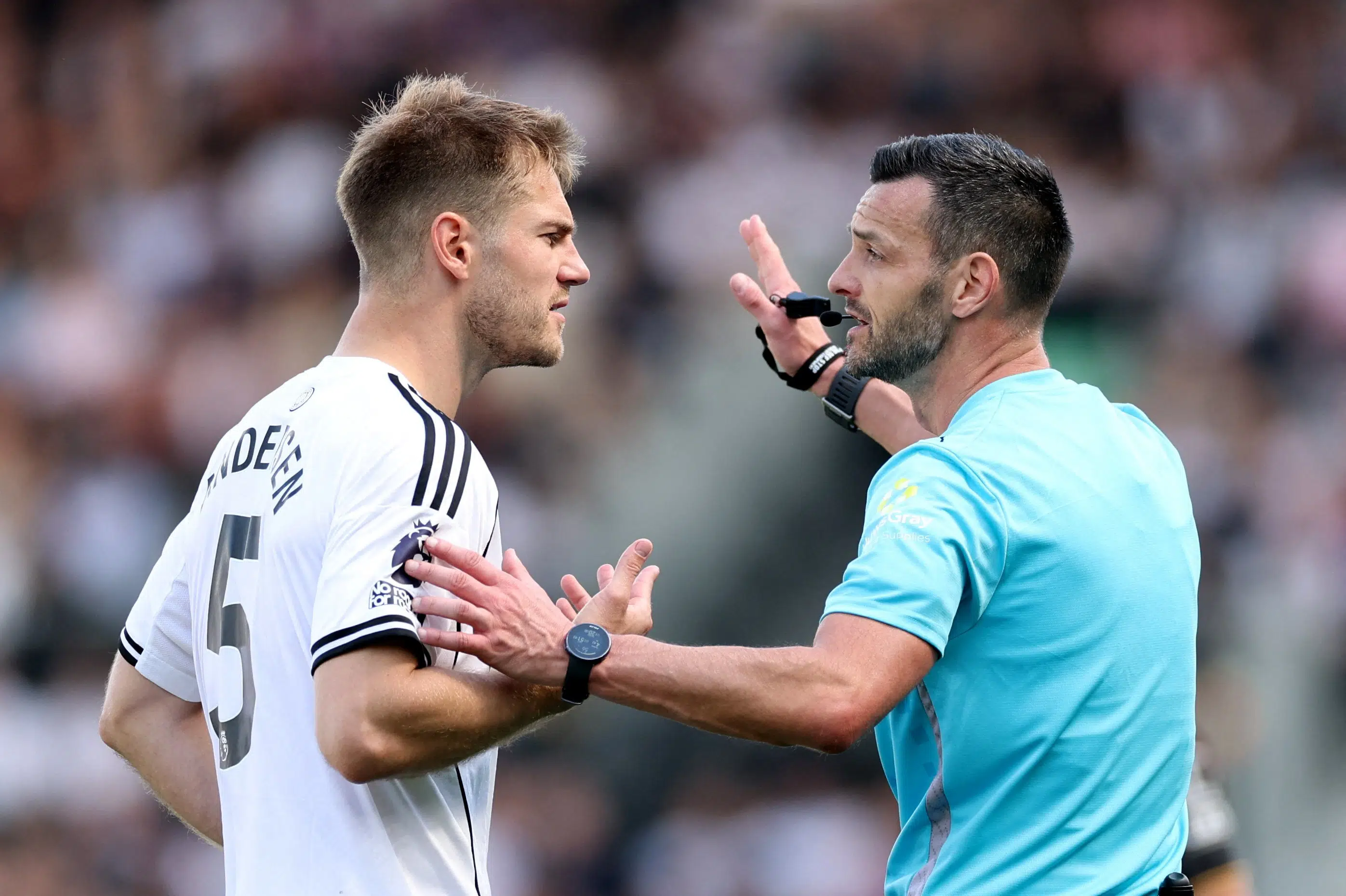 Andersen får rødt kort for grov tackling i Fulham-nederlag