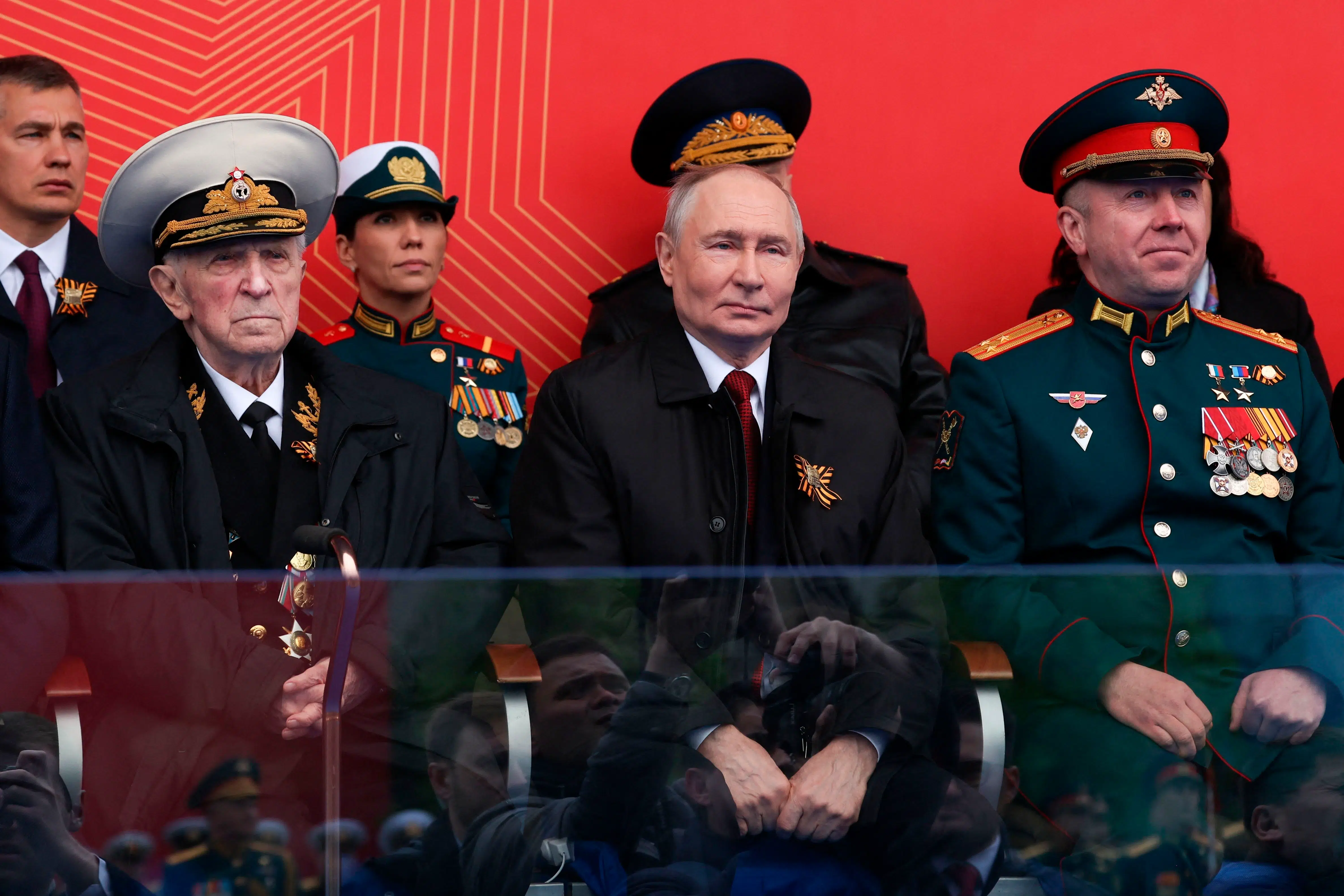 Presset på Putin vokser: Ligner »en gammel mand med spinkle ben og svindende muskler«