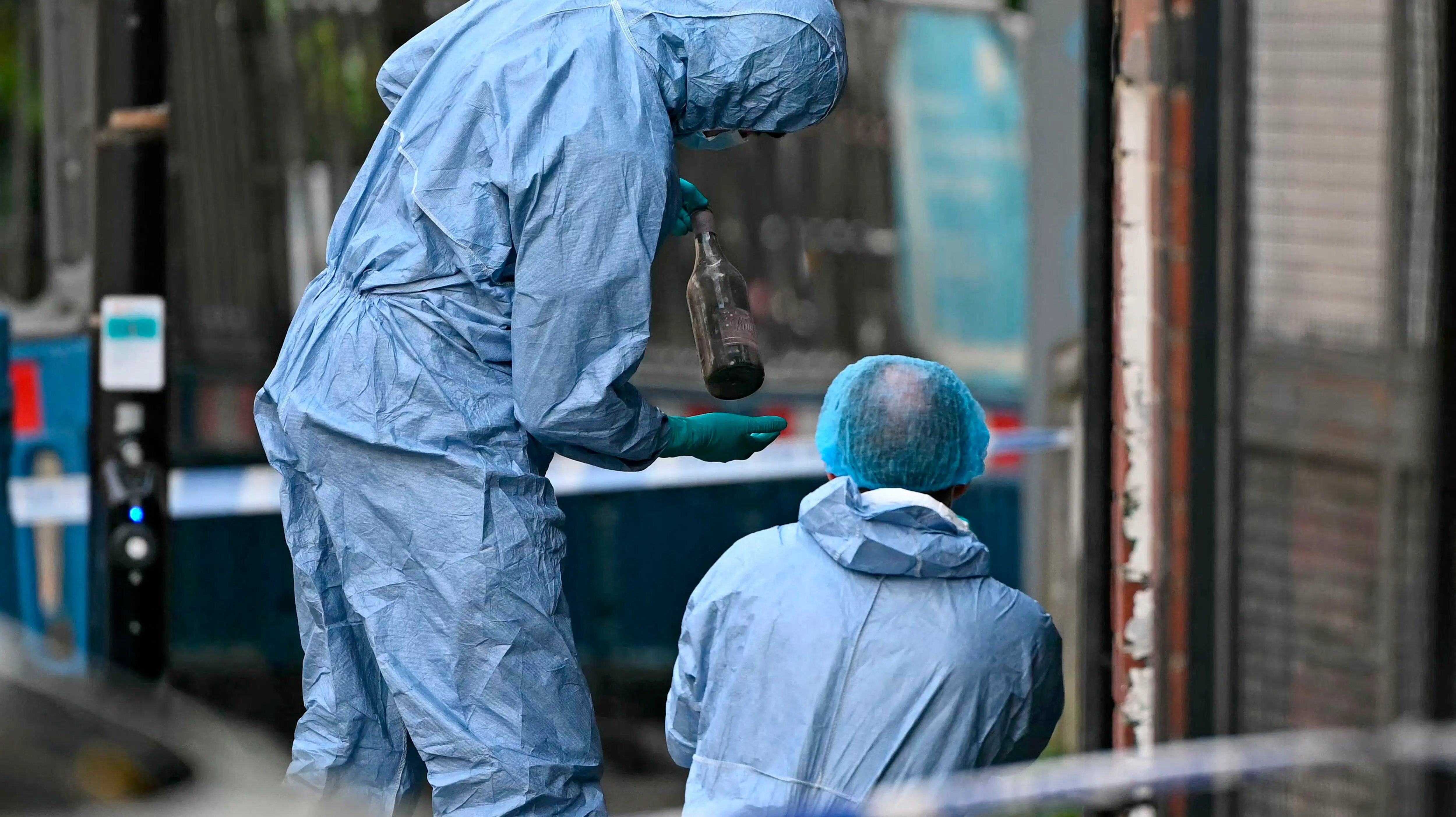 To personer anholdt efter brand i synagoge