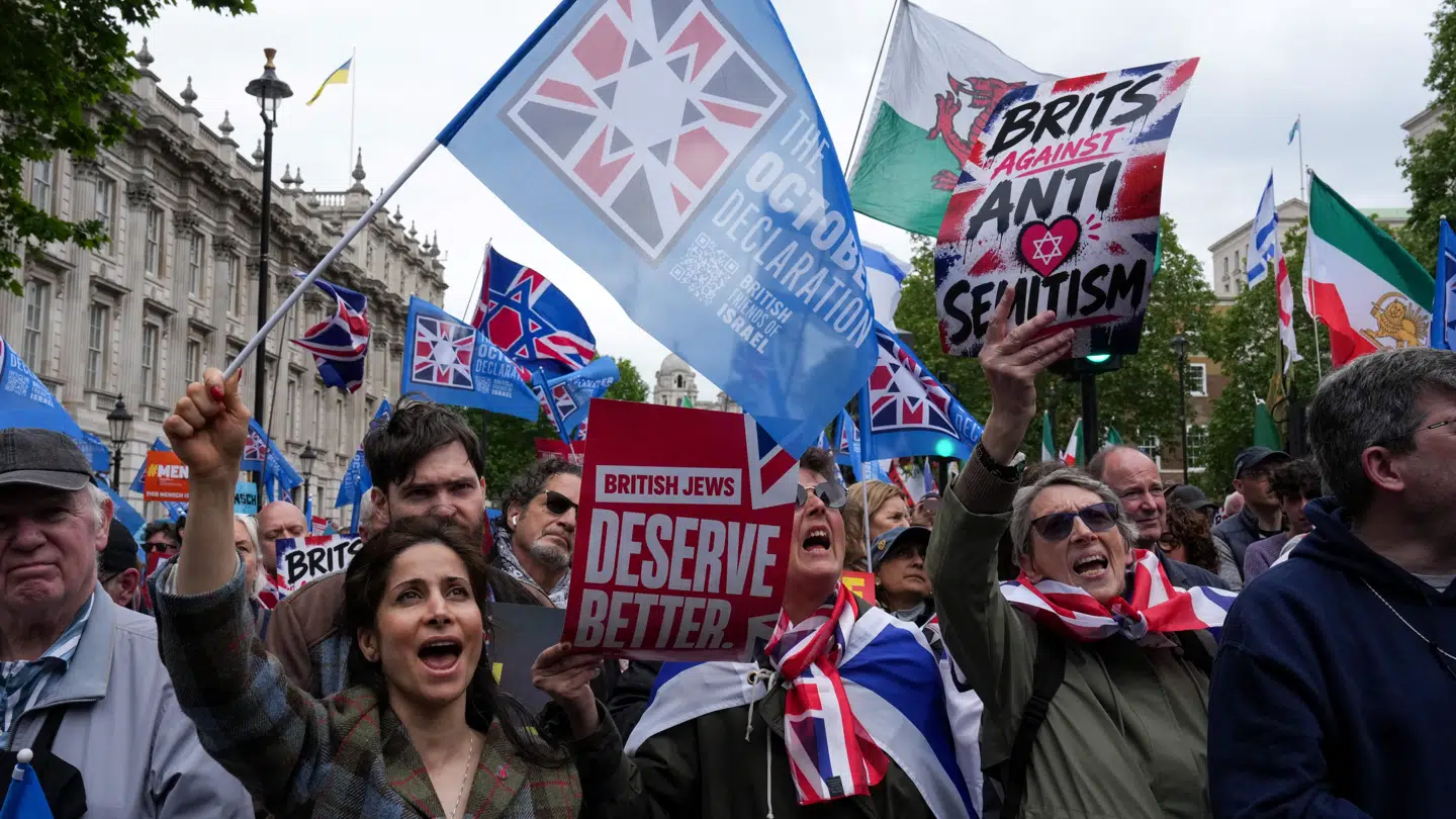 Søndagens demonstranter på gaden i London.