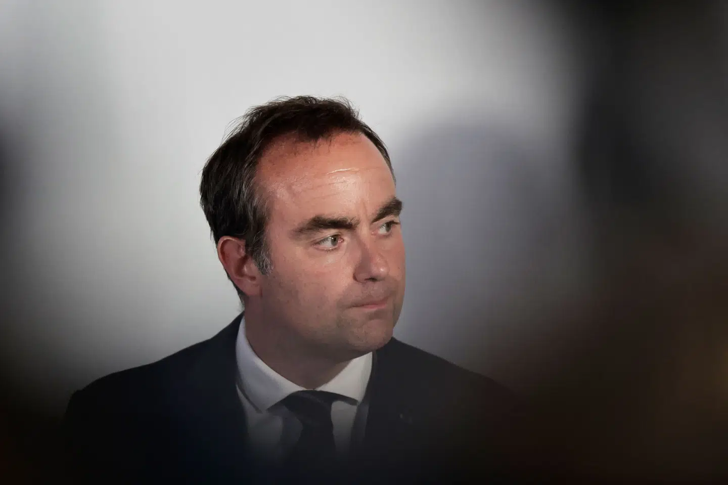 Premierminister Sébastien Lecornu skriver, at de fem evakuerede passagerer er blevet sat i "streng isolation". (Arkivfoto).
