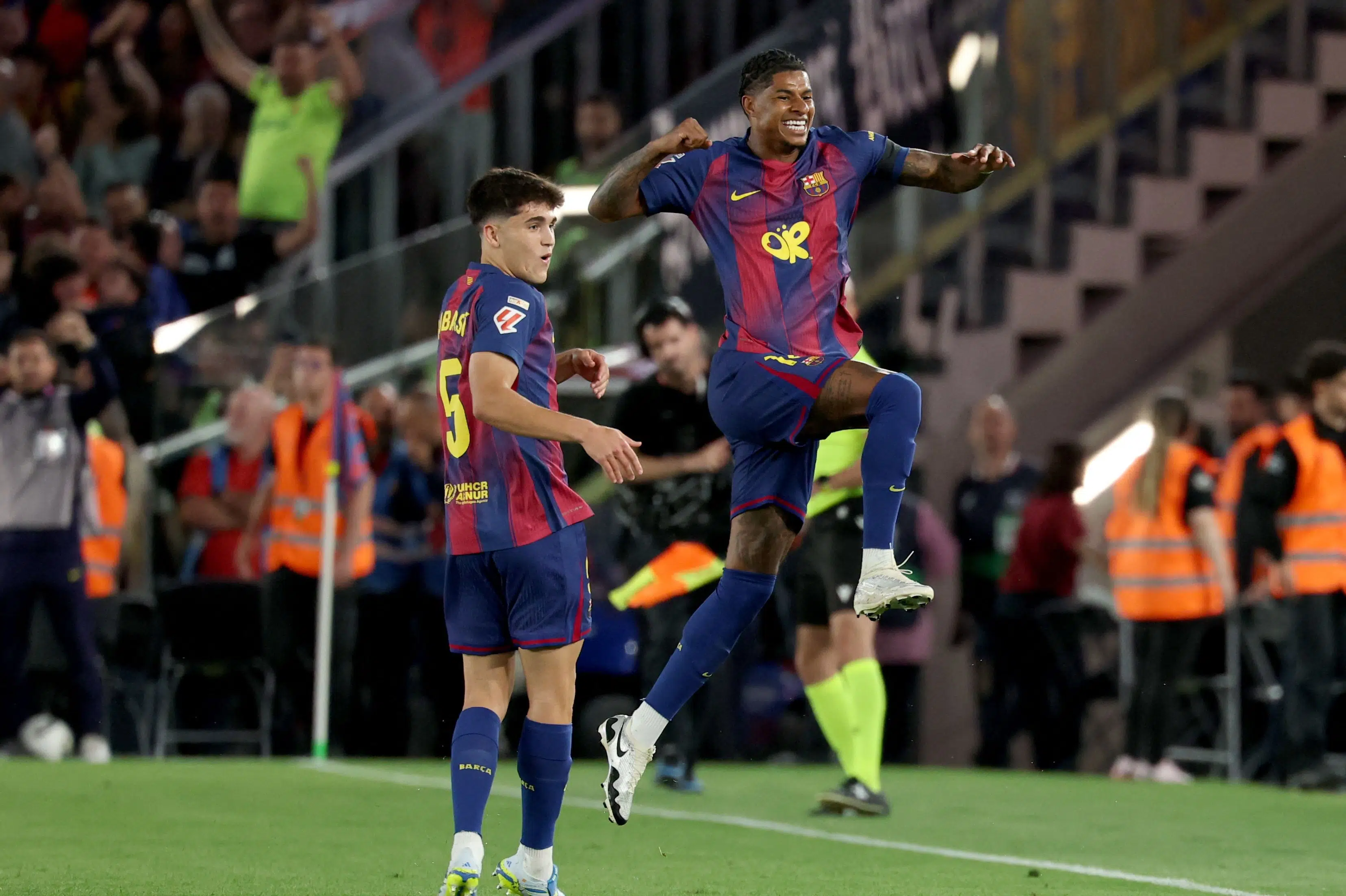 Barcelona slår Real Madrid og løber med mesterskabet