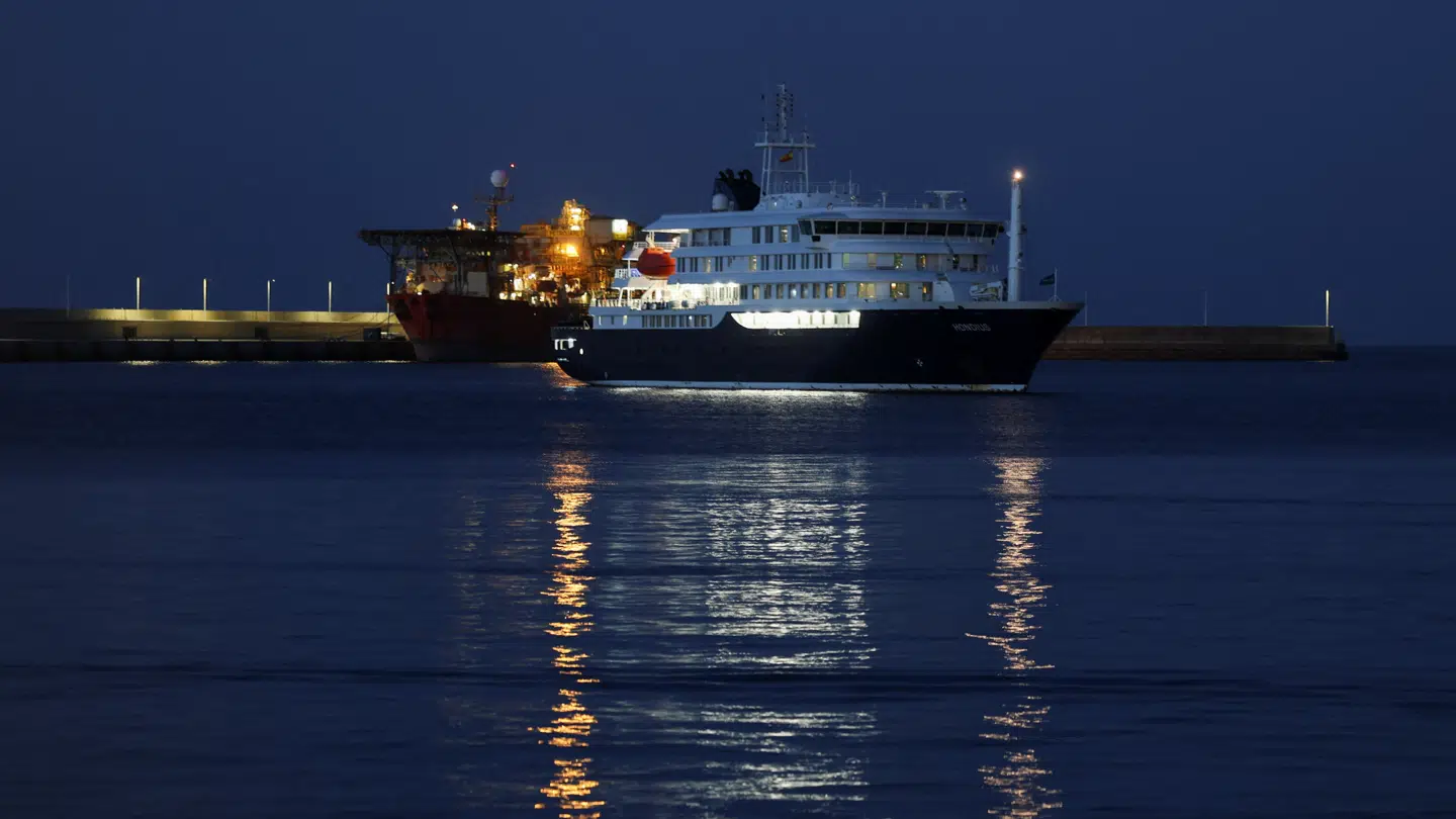 Her ses krydstogtskibet MV 'Hondius'.
