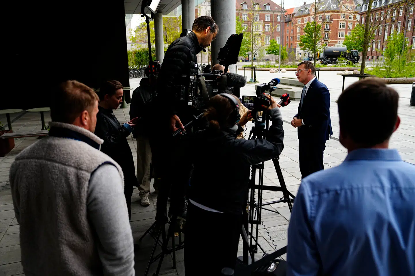 Kongelig undersøger Troels Lund Poulsen har holdt et kort doorstep mandag morgen.