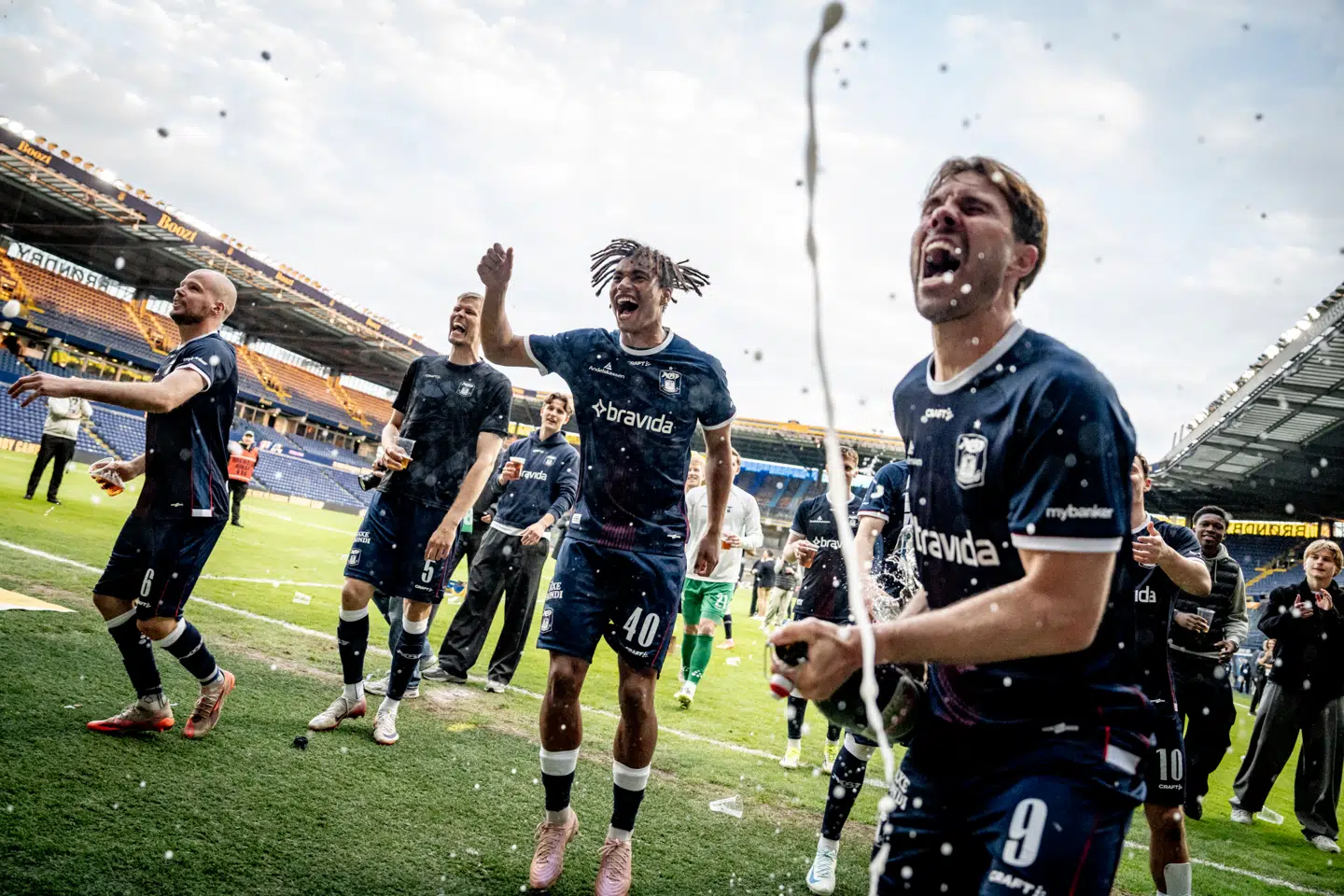 AGFs Patrick Mortensen og Jonas Jensen-Abbew efter 3F Superliga-kampen mellem Brøndby IF og AGF på Brøndby Stadion søndag den 10. maj 2026. AGF vinder kampen 0-2 og bliver danske mestre.