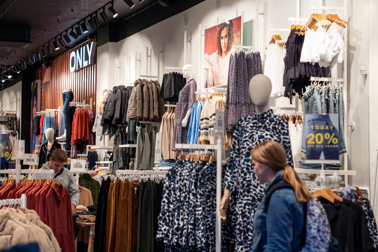 Priserne på tøj er ikke steget det seneste år. Det er en af årsagerne til, at dansk inflation er så lav.